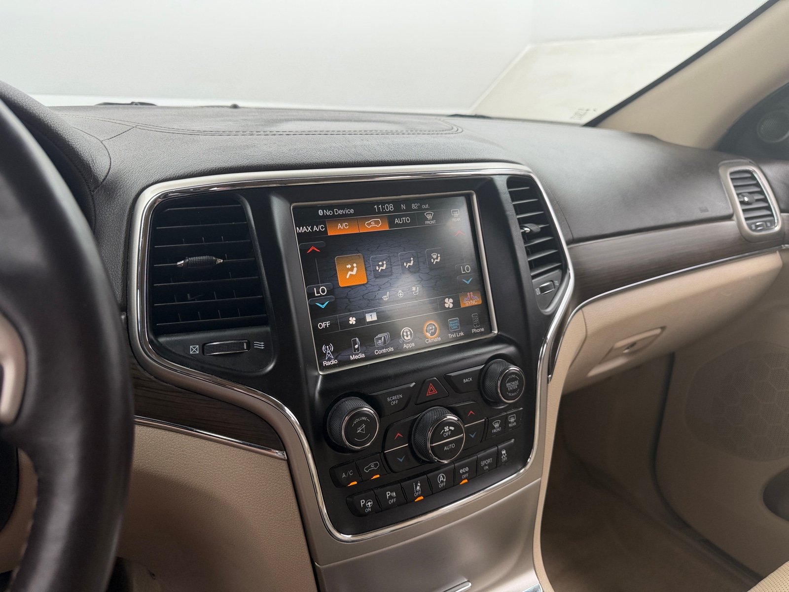 Thumbnail: 2017 Jeep Grand Cherokee - 3