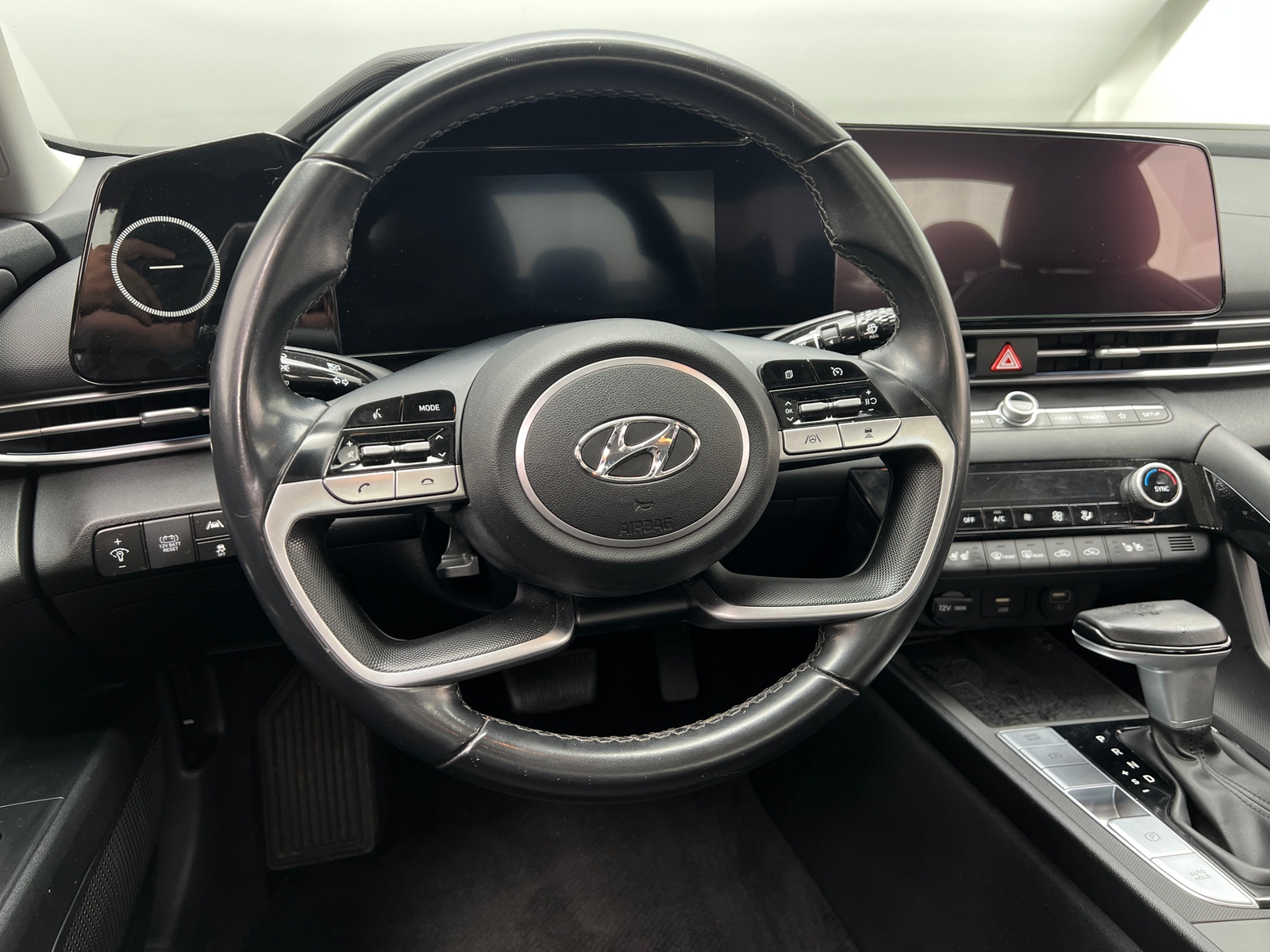 Thumbnail: 2022 Hyundai Elantra - 4
