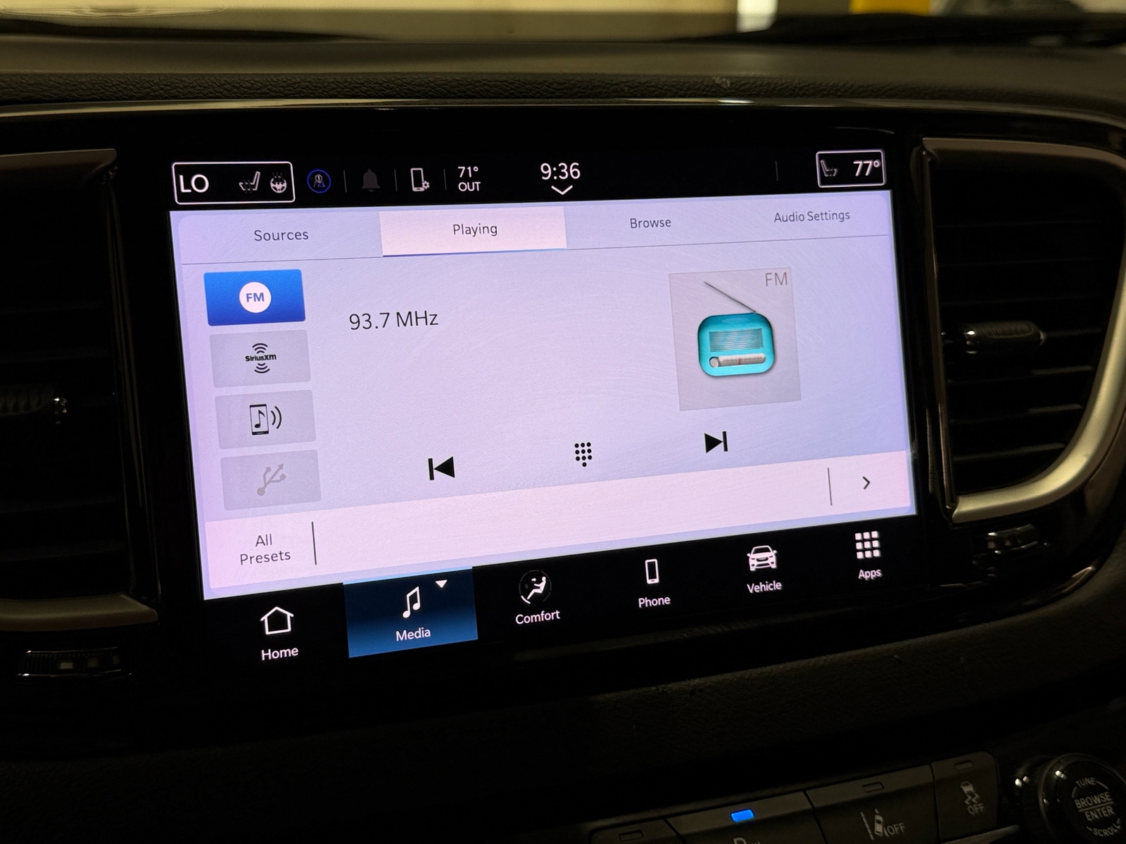 Thumbnail: 2024 Chrysler Pacifica - 3