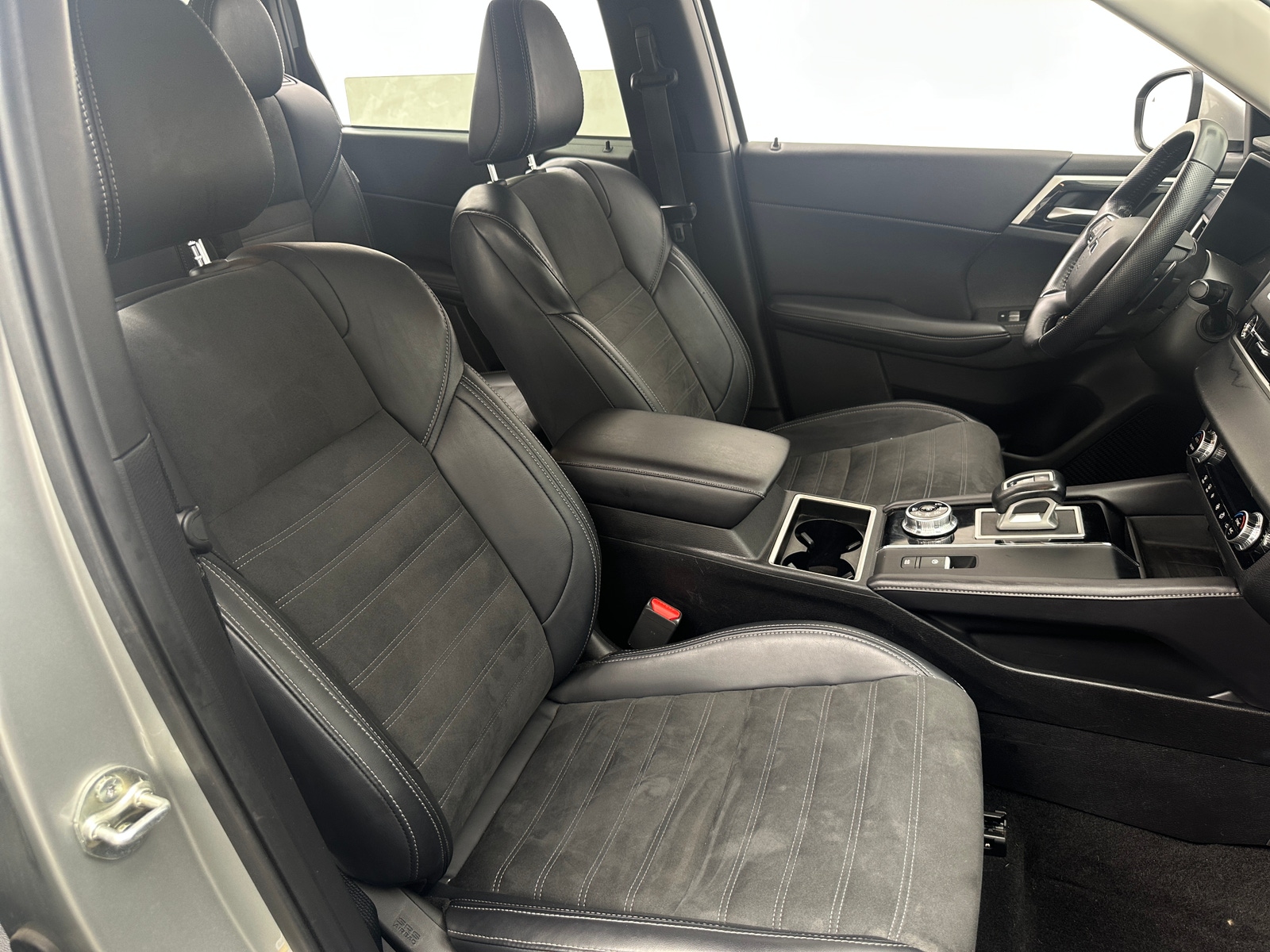 Thumbnail: 2024 Mitsubishi Outlander - 2