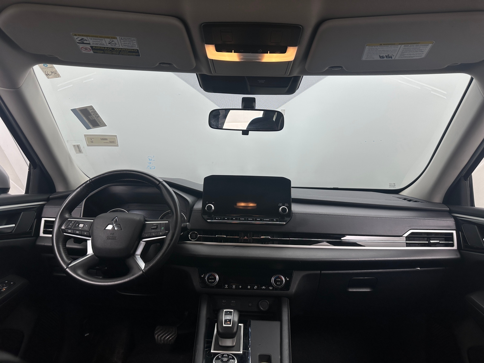 Thumbnail: 2024 Mitsubishi Outlander - 3