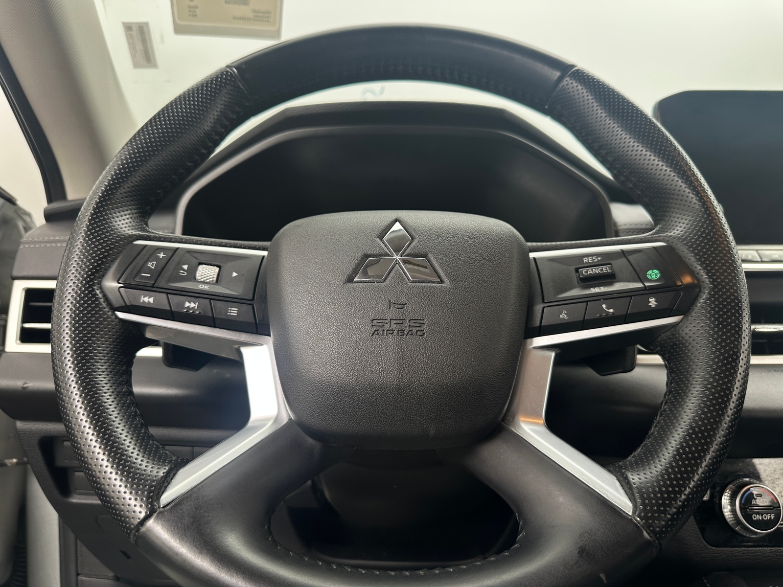 Thumbnail: 2024 Mitsubishi Outlander - 5