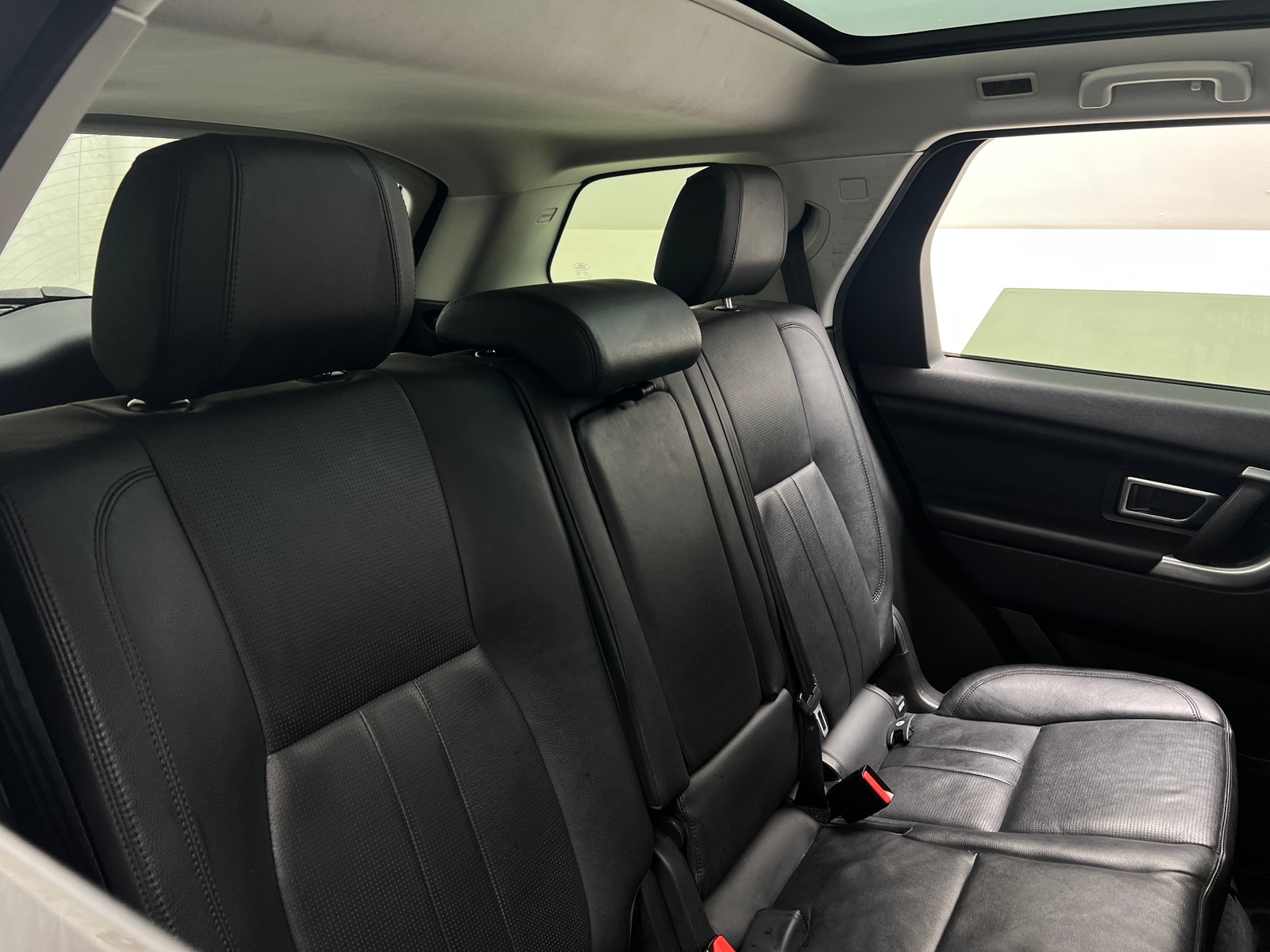 Thumbnail: 2018 Land Rover Discovery Sport - 6