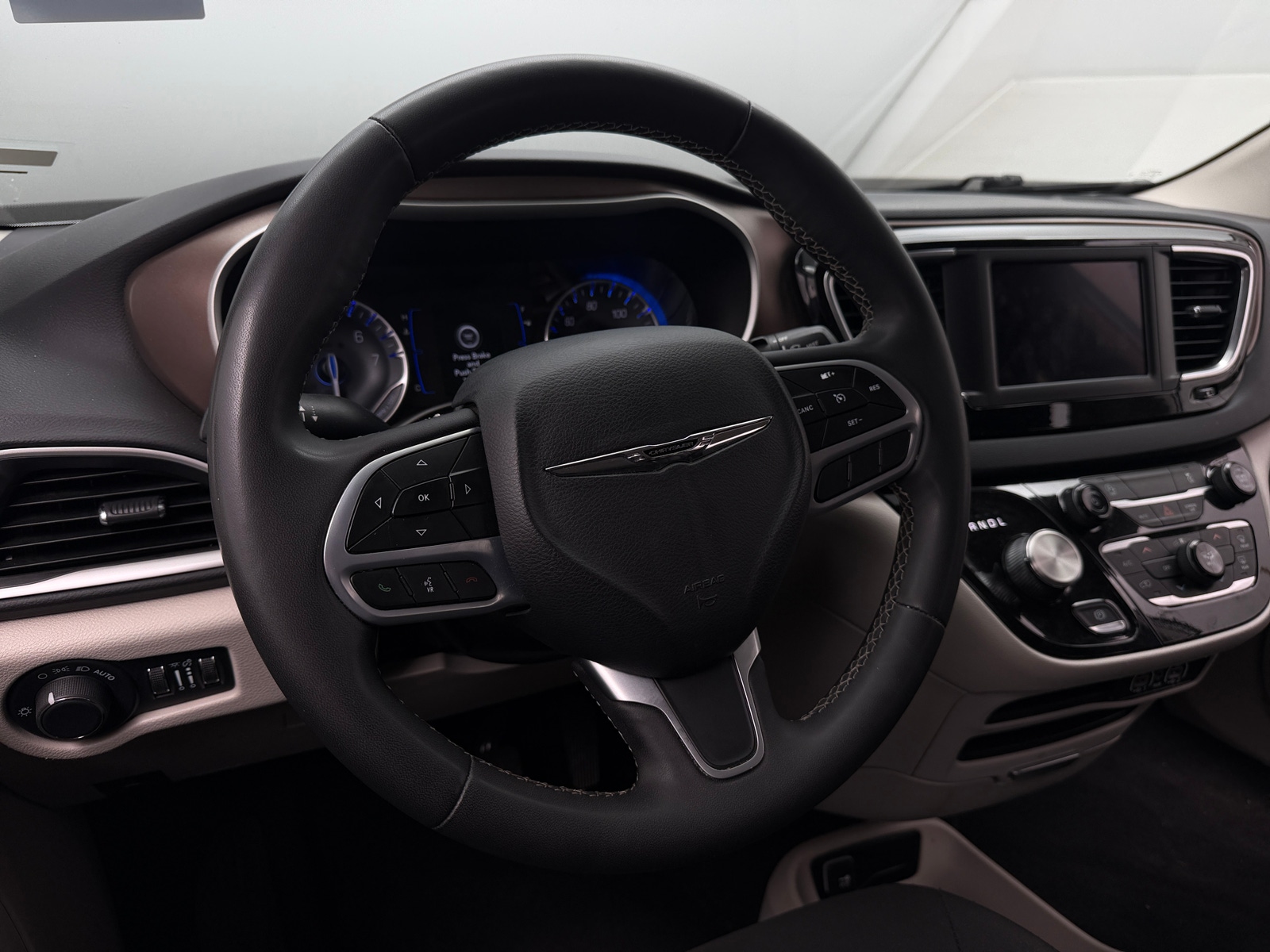 Thumbnail: 2024 Chrysler Voyager - 5