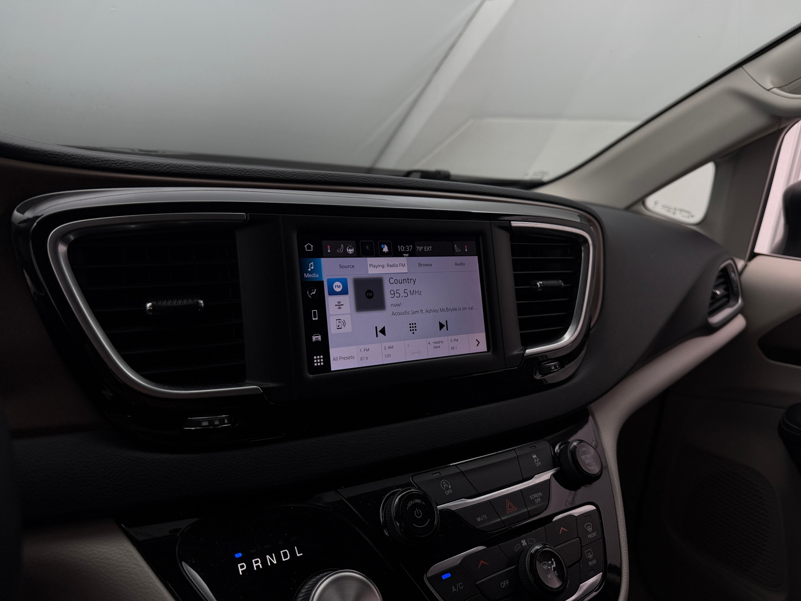 Thumbnail: 2024 Chrysler Voyager - 4