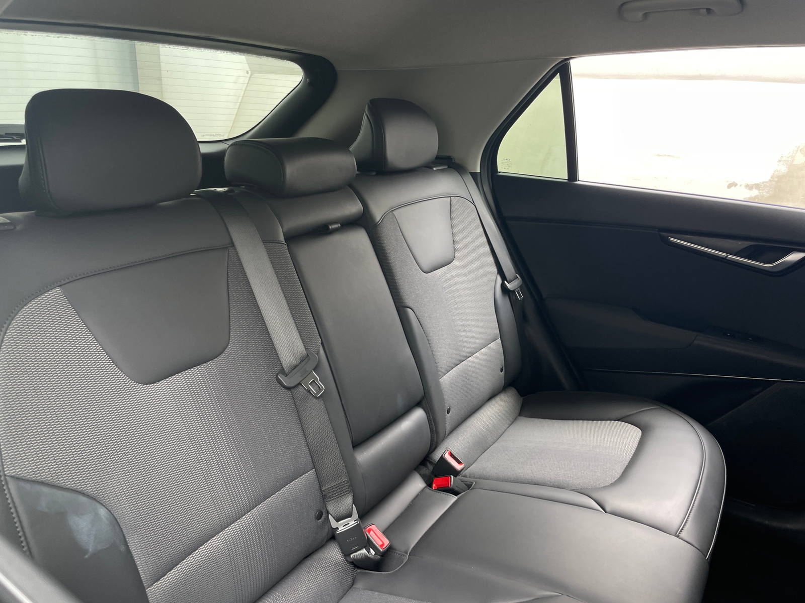 Thumbnail: 2023 Kia Niro - 5