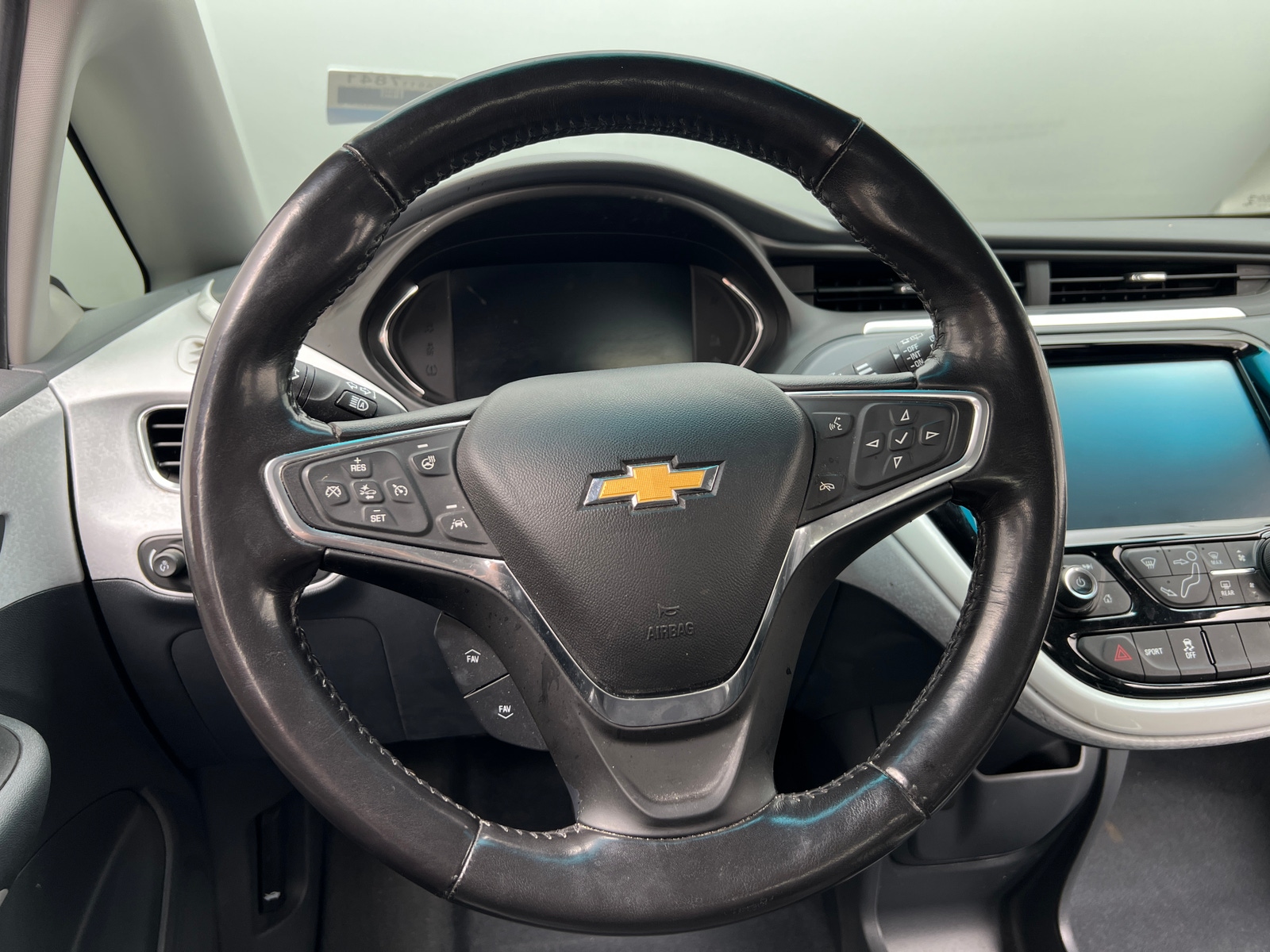 Thumbnail: 2017 Chevrolet Bolt EV - 4