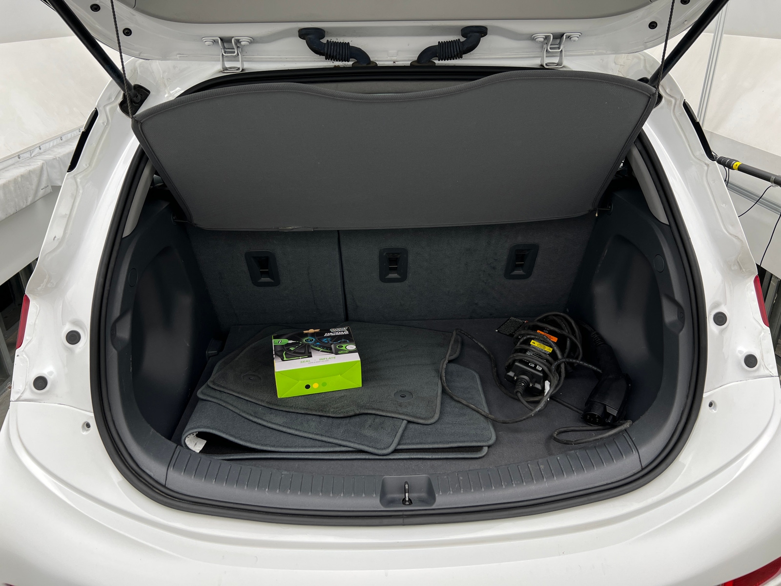 Thumbnail: 2017 Chevrolet Bolt EV - 6