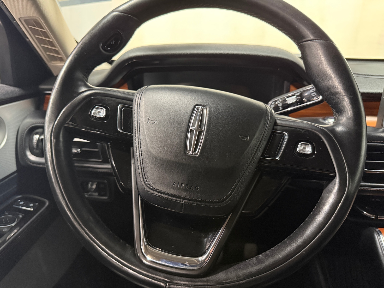 Thumbnail: 2020 Lincoln Aviator - 4