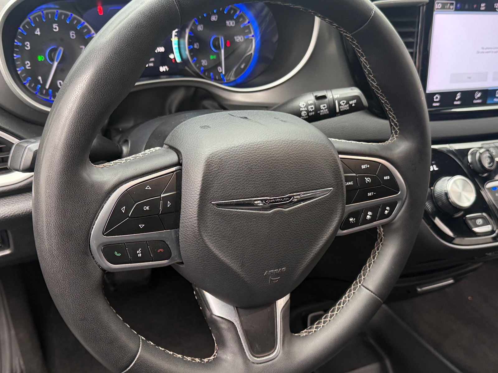 Thumbnail: 2025 Chrysler Pacifica - 4
