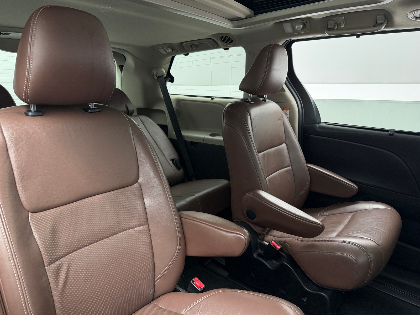 Thumbnail: 2015 Toyota Sienna - 5
