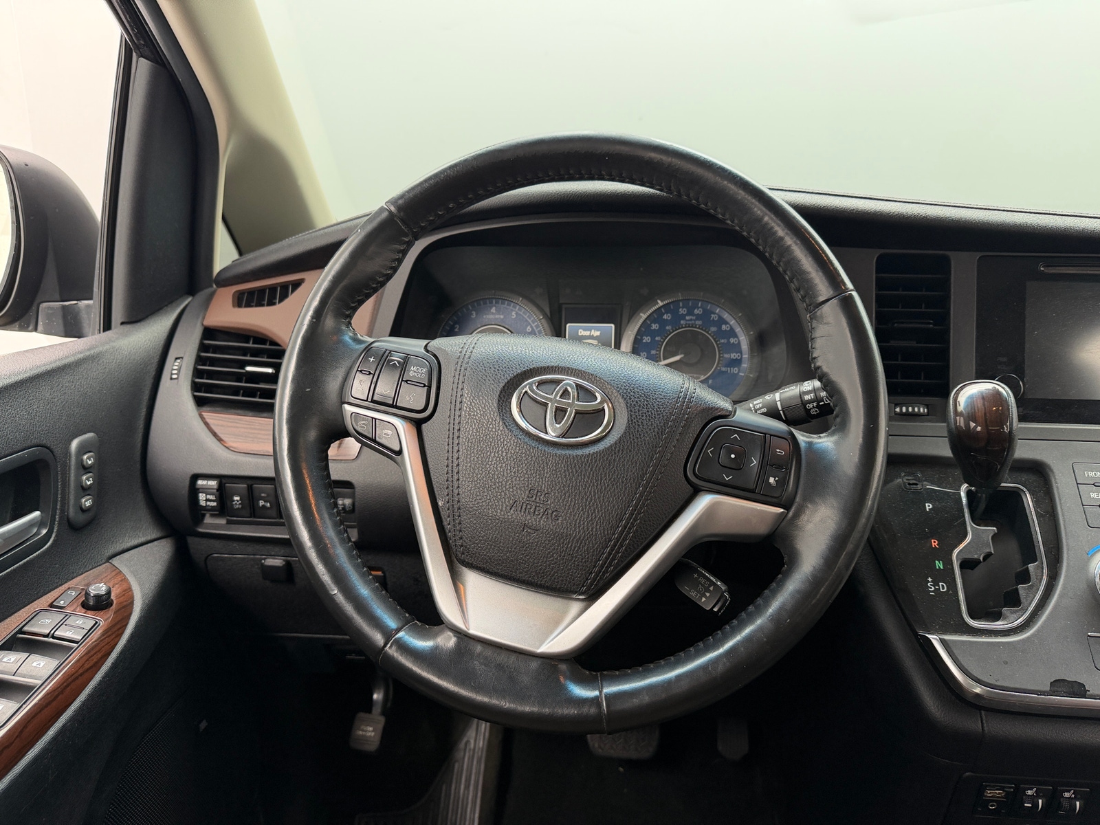 Thumbnail: 2015 Toyota Sienna - 4