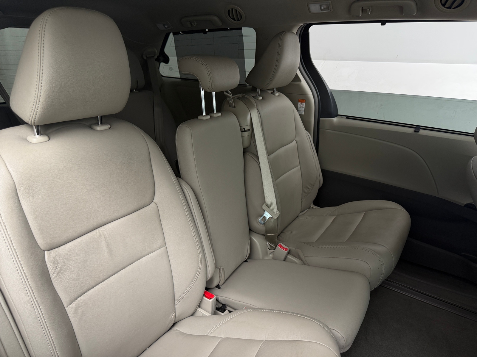 Thumbnail: 2019 Toyota Sienna - 5
