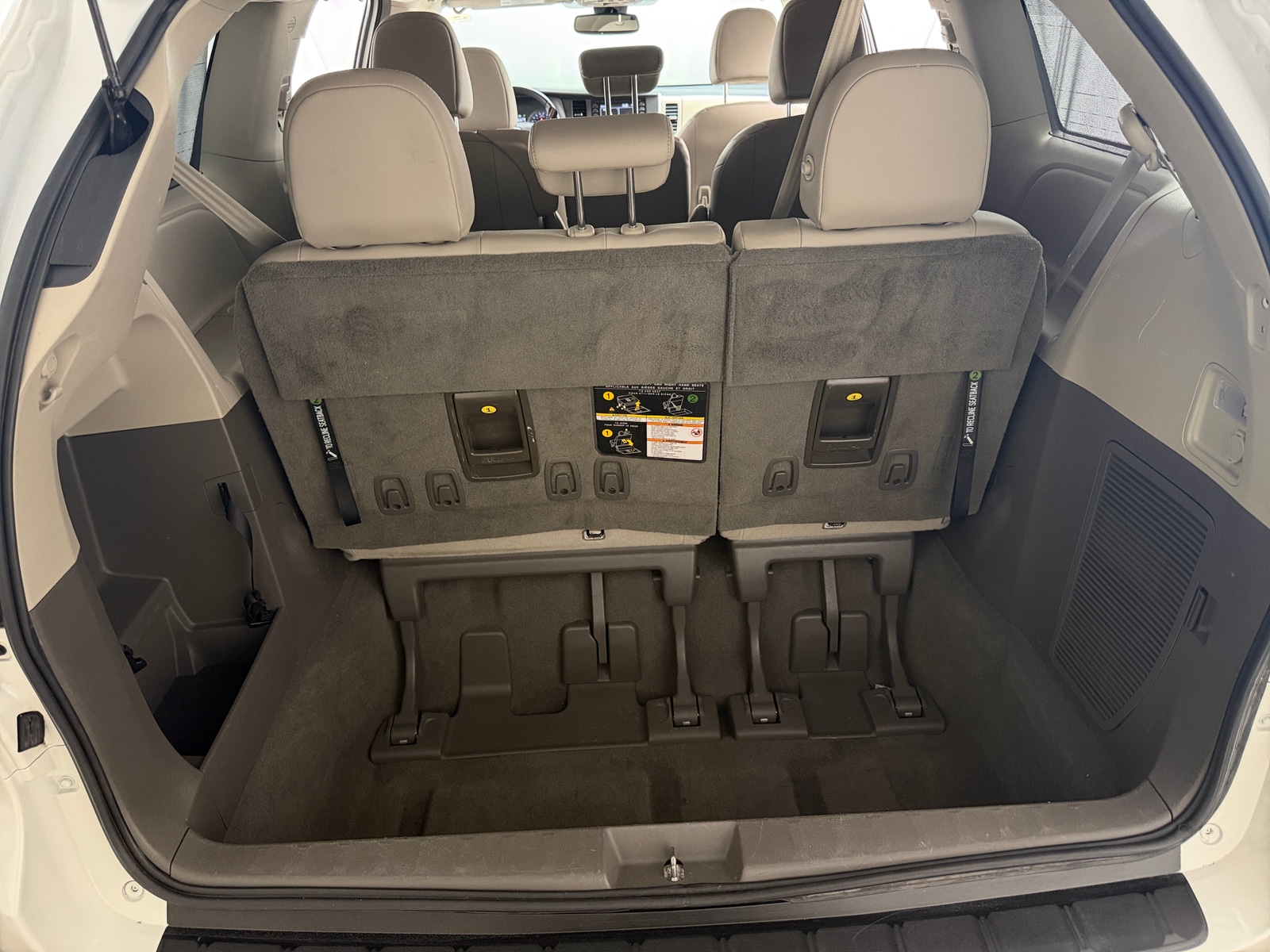 Thumbnail: 2019 Toyota Sienna - 6