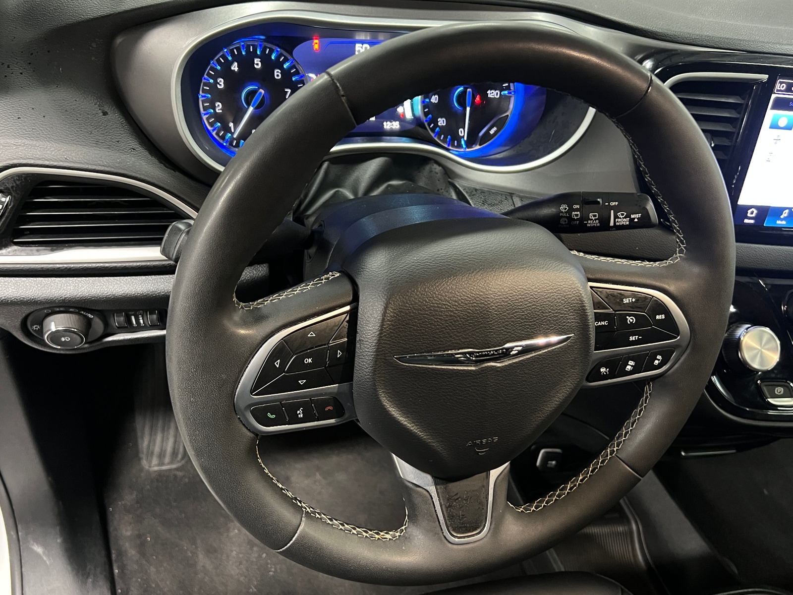 Thumbnail: 2025 Chrysler Pacifica - 4