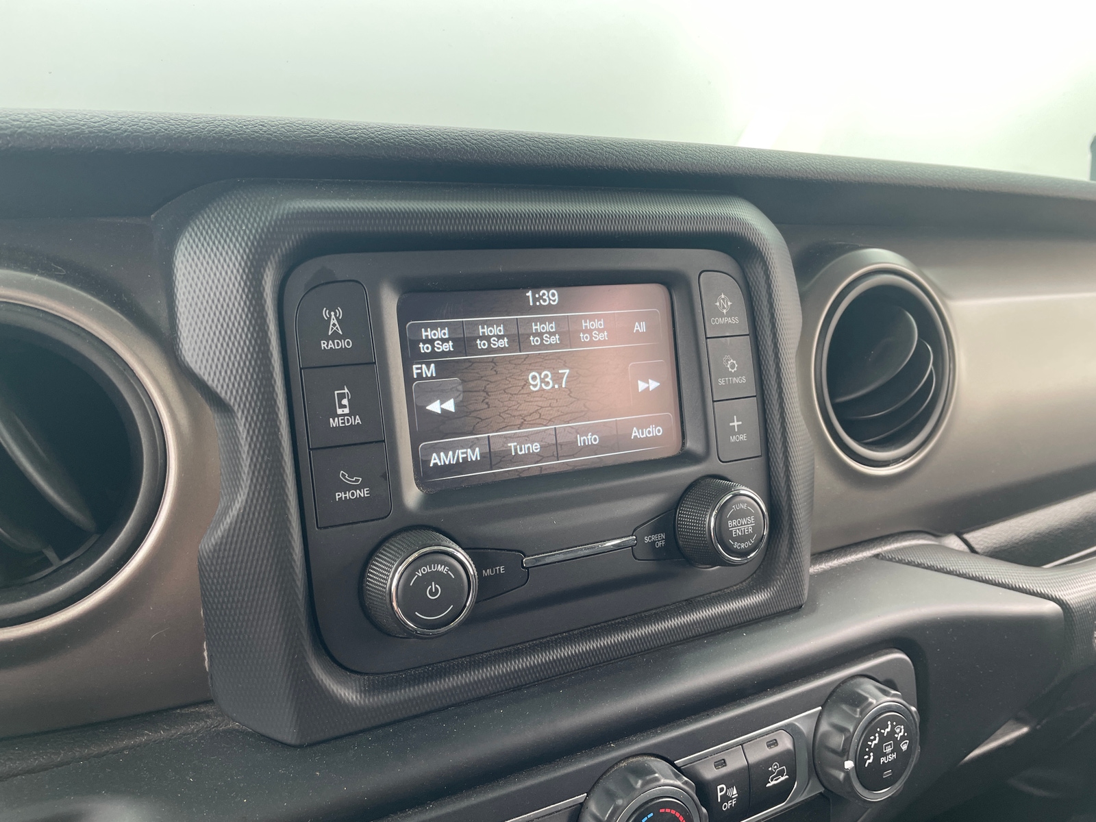 Thumbnail: 2020 Jeep Gladiator - 4