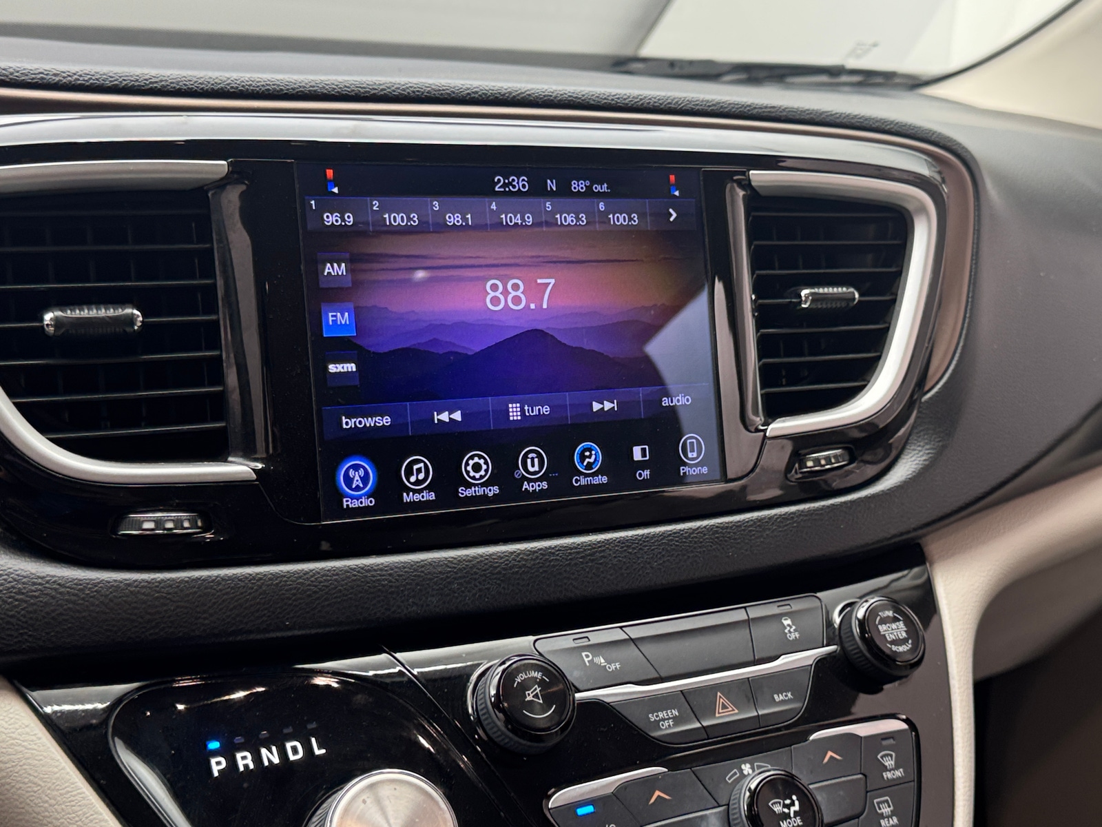 Thumbnail: 2017 Chrysler Pacifica - 4