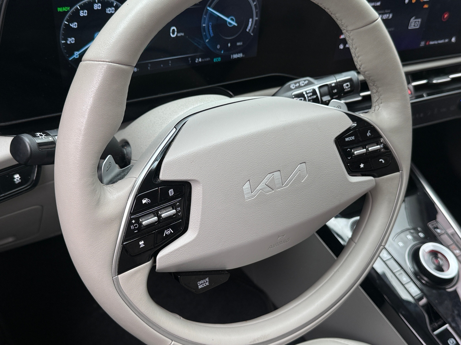 Thumbnail: 2023 Kia Niro - 4