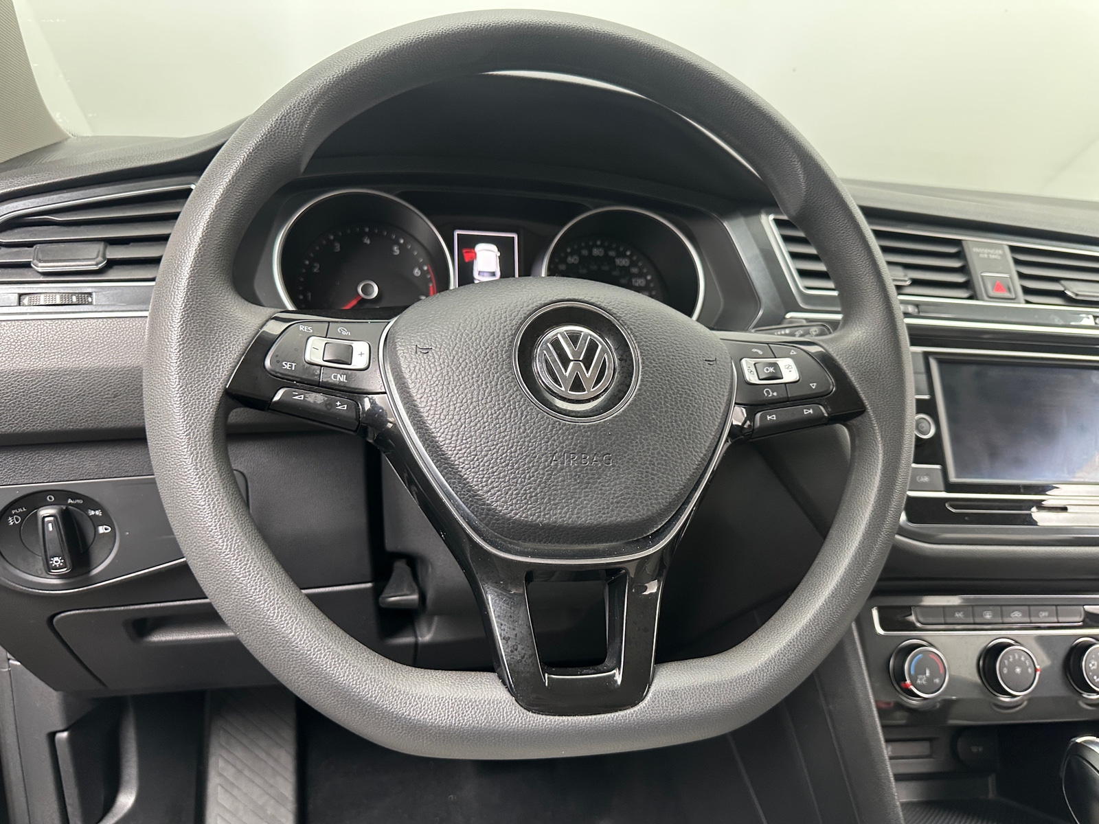Thumbnail: 2018 Volkswagen Tiguan - 5