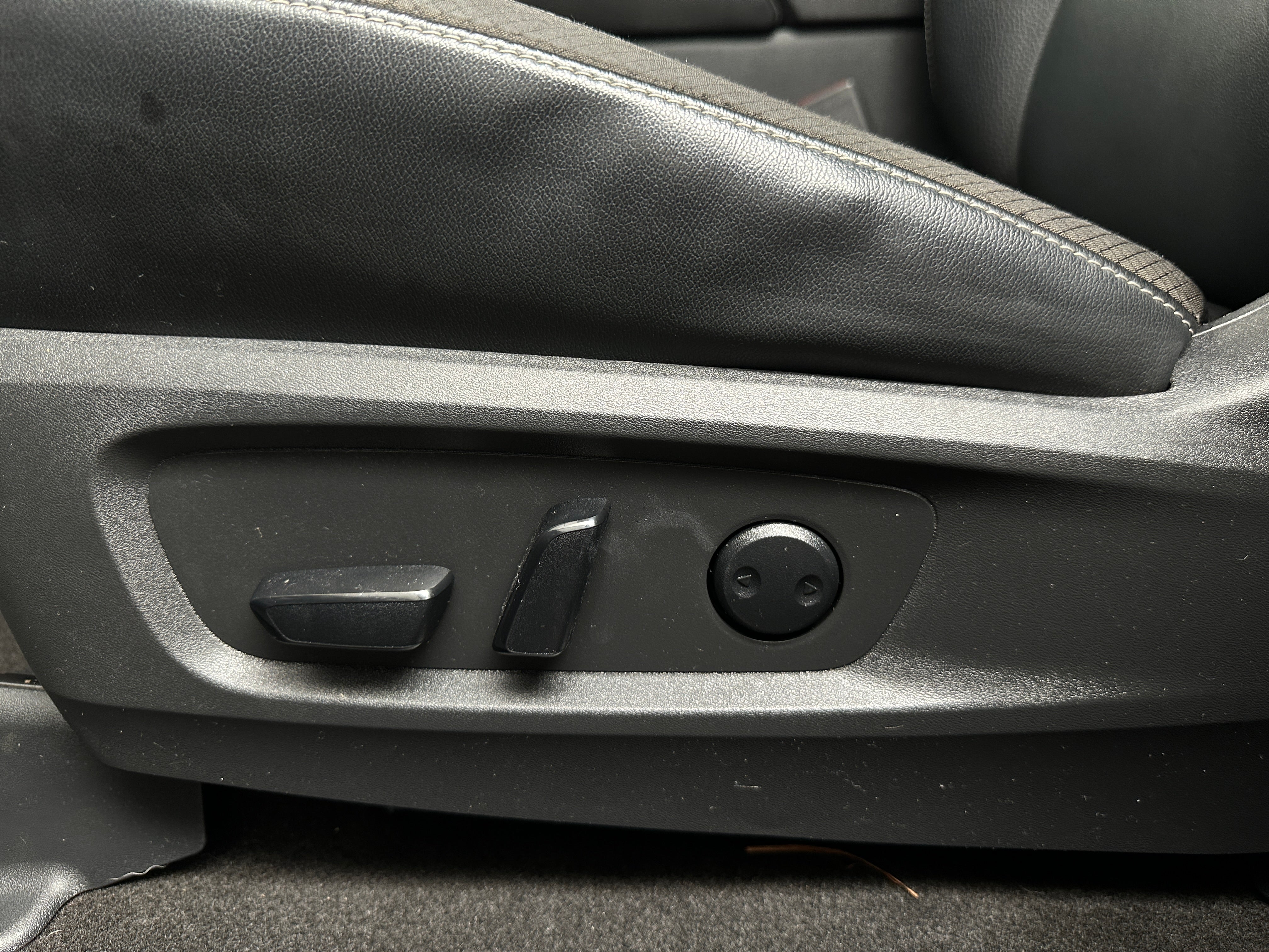 2023 Nissan Pathfinder SL - Photo 11
