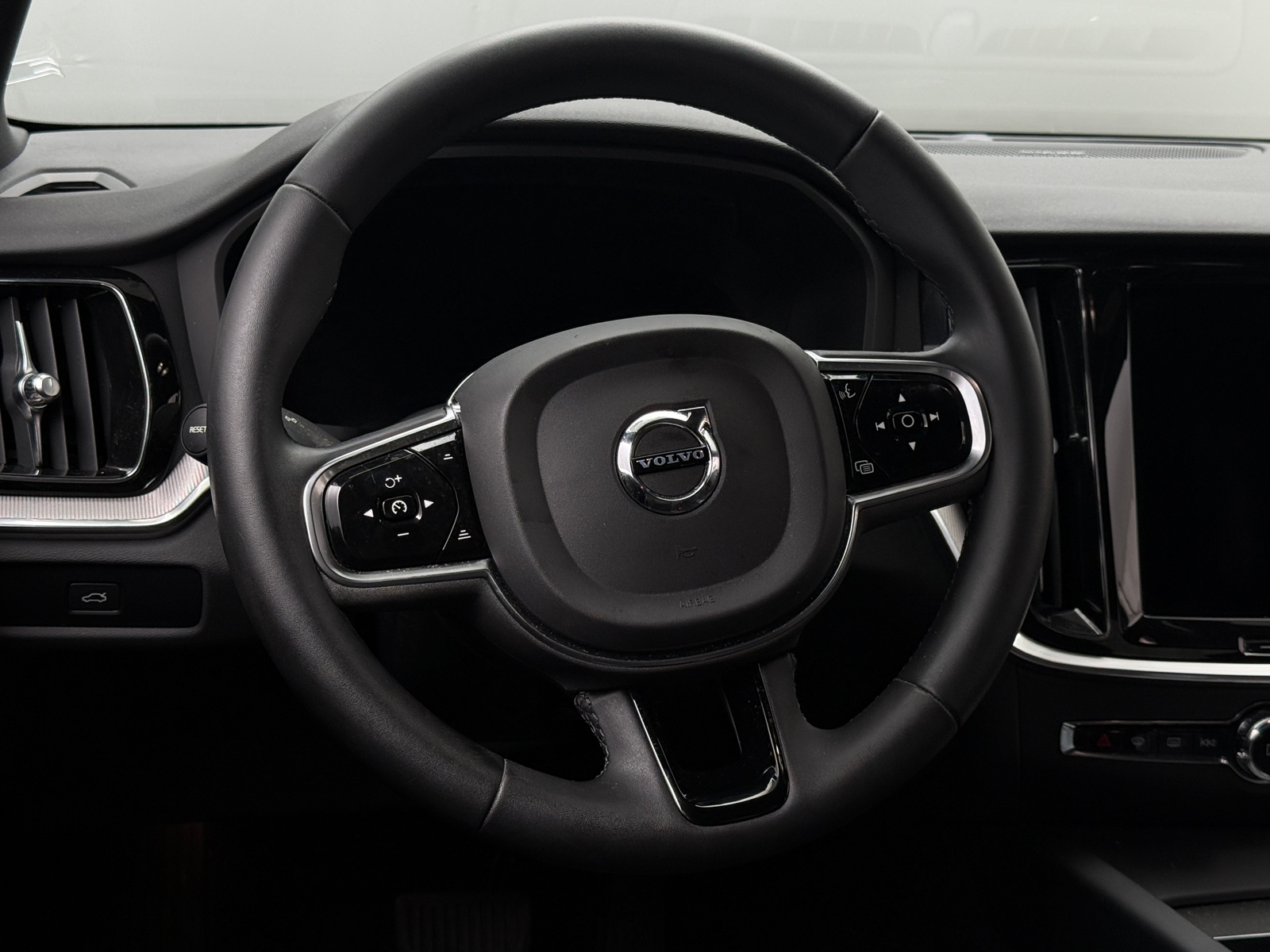 Thumbnail: 2024 Volvo S60 - 4