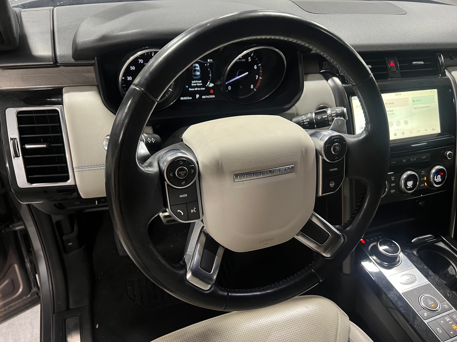Thumbnail: 2017 Land Rover Discovery - 5