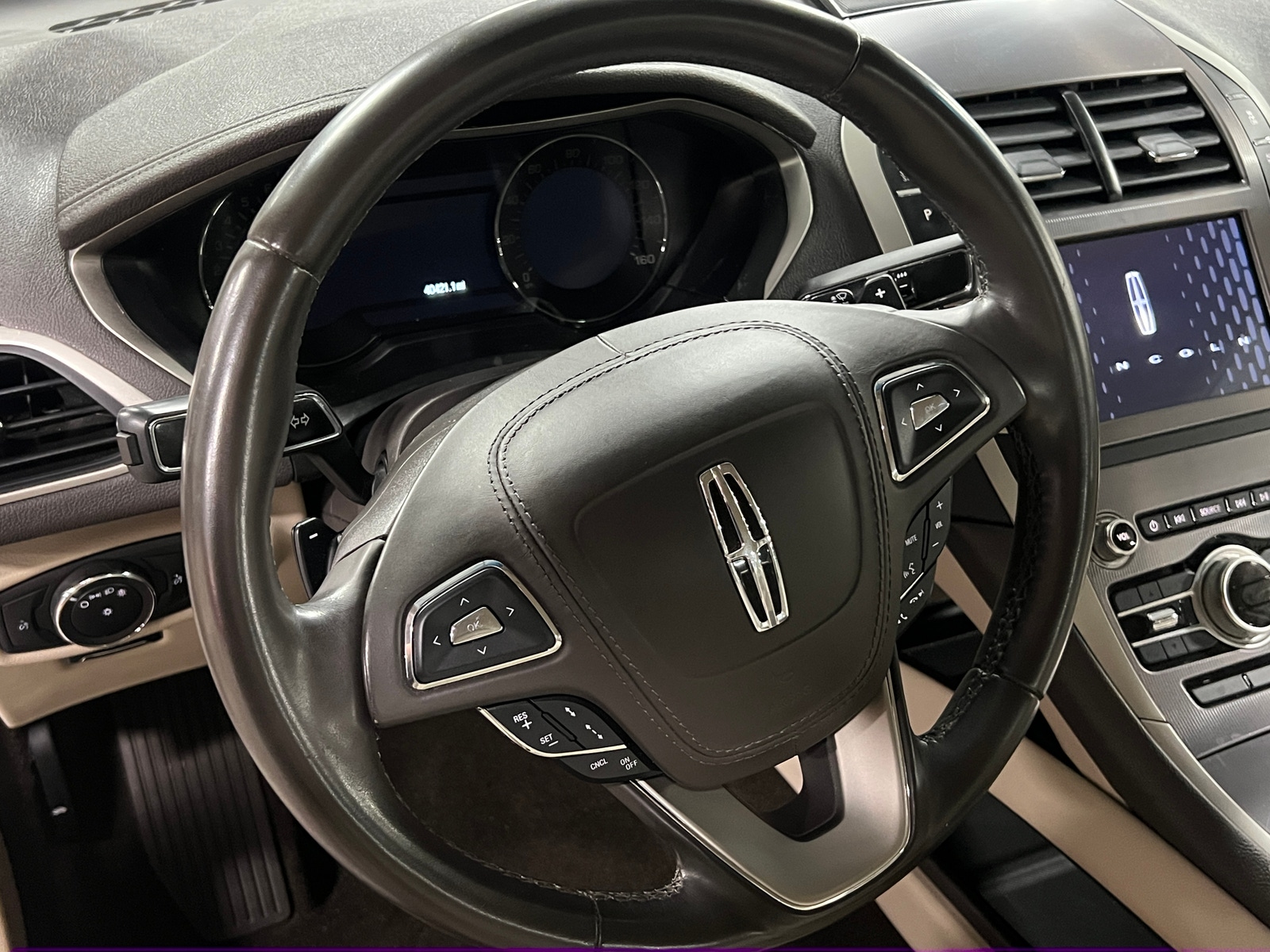 Thumbnail: 2020 Lincoln MKZ - 4