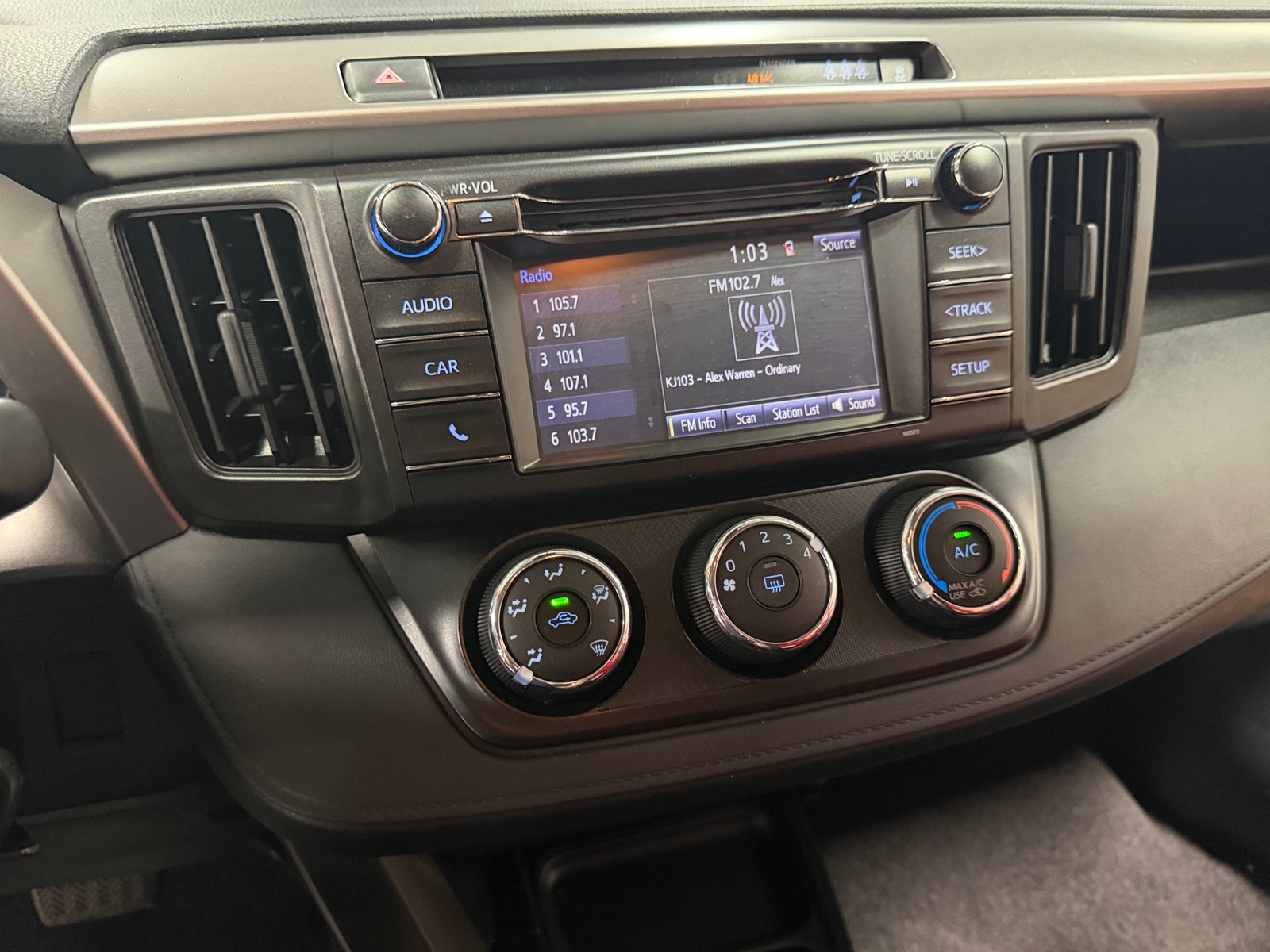 Thumbnail: 2018 Toyota RAV4 - 4