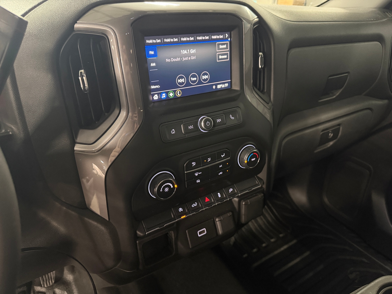 Thumbnail: 2020 Chevrolet Silverado 1500 - 4