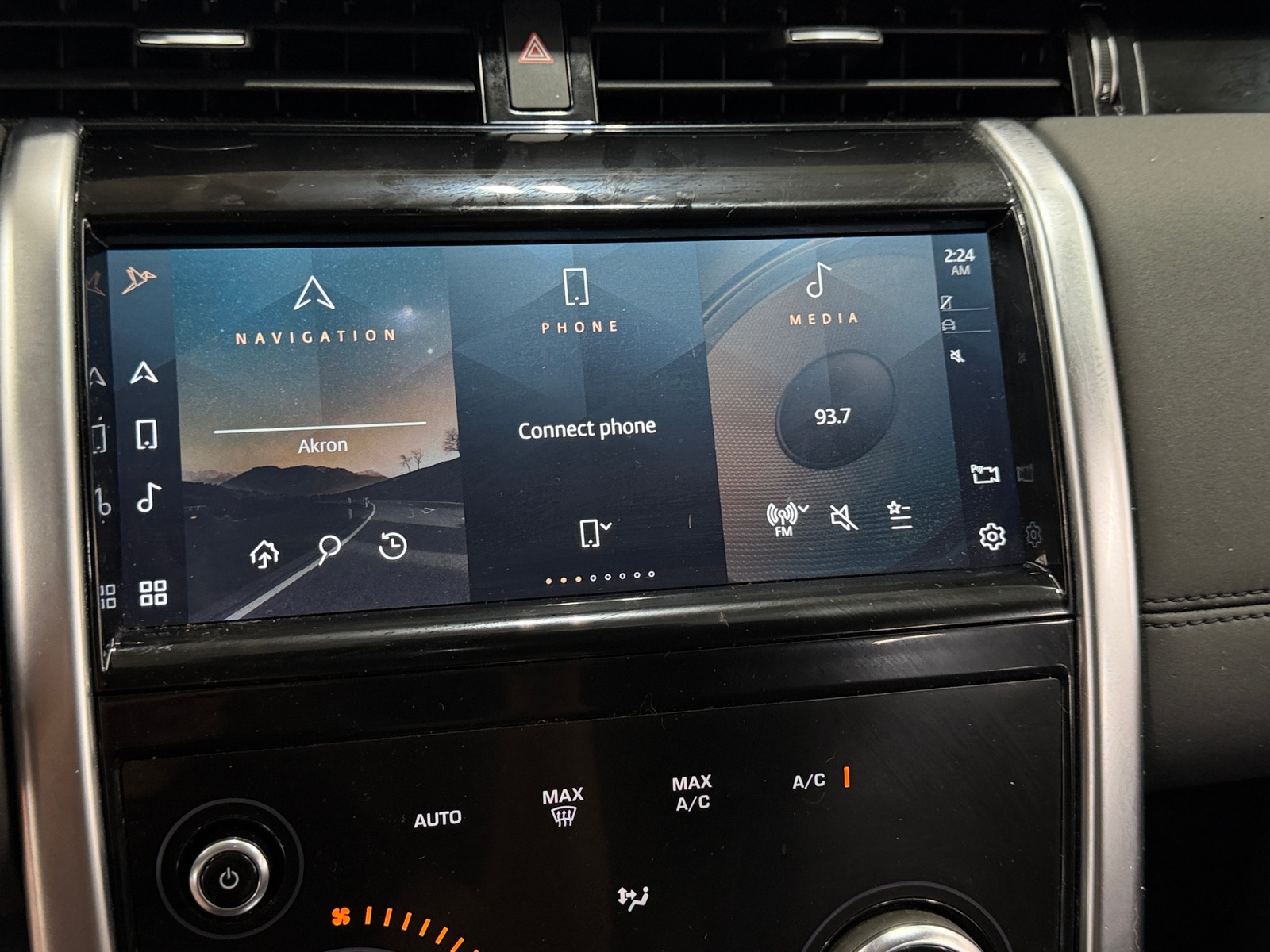 Thumbnail: 2022 Land Rover Discovery Sport - 3