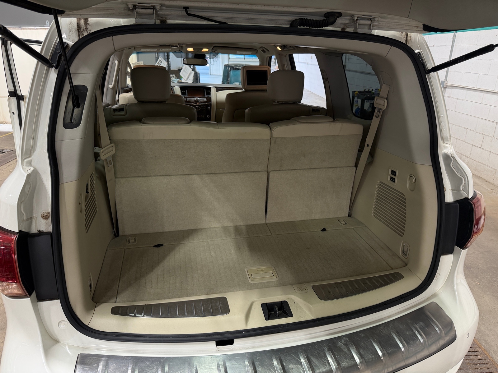 Thumbnail: 2015 INFINITI QX80 - 6