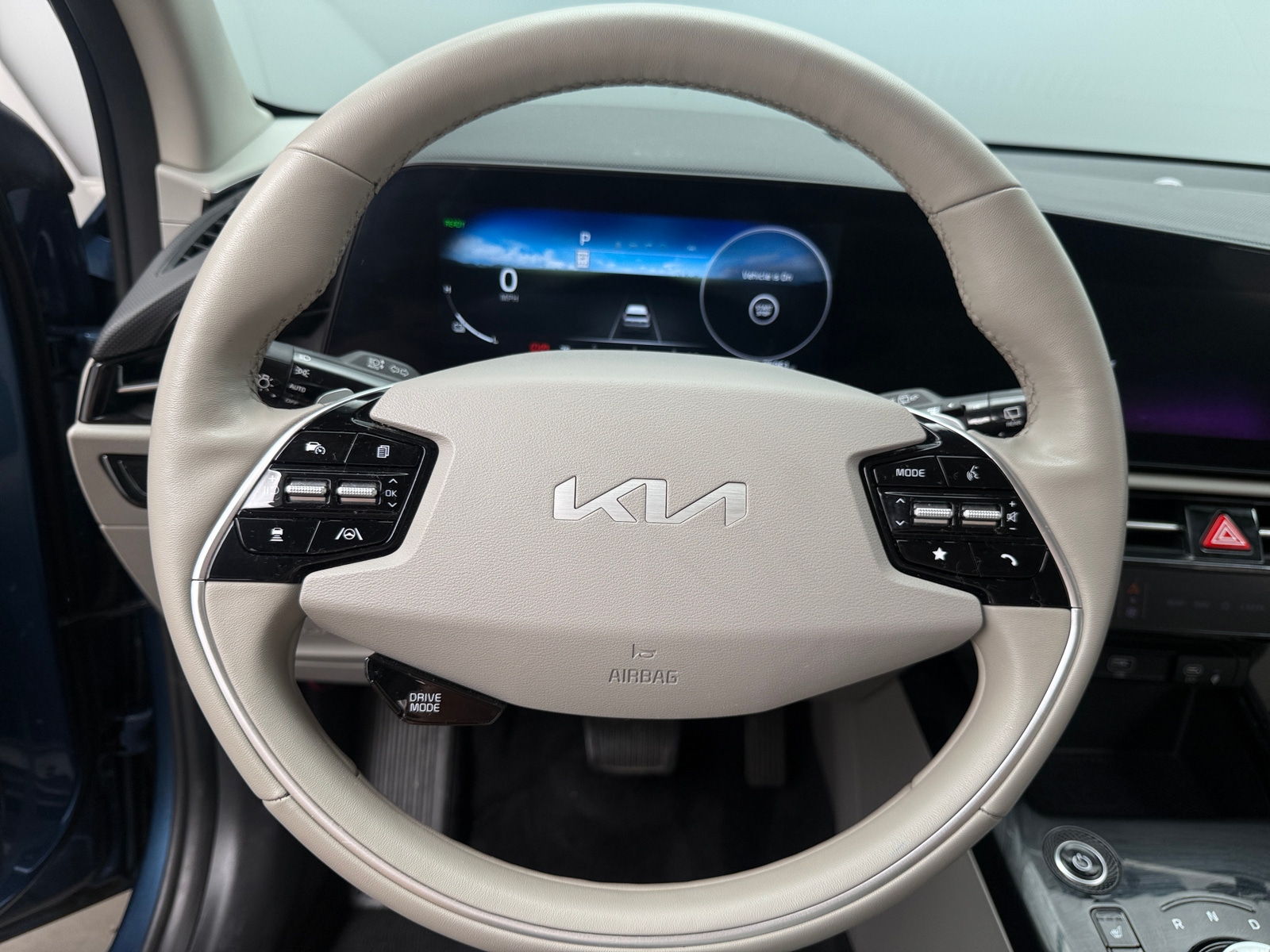 Thumbnail: 2023 Kia Niro - 4
