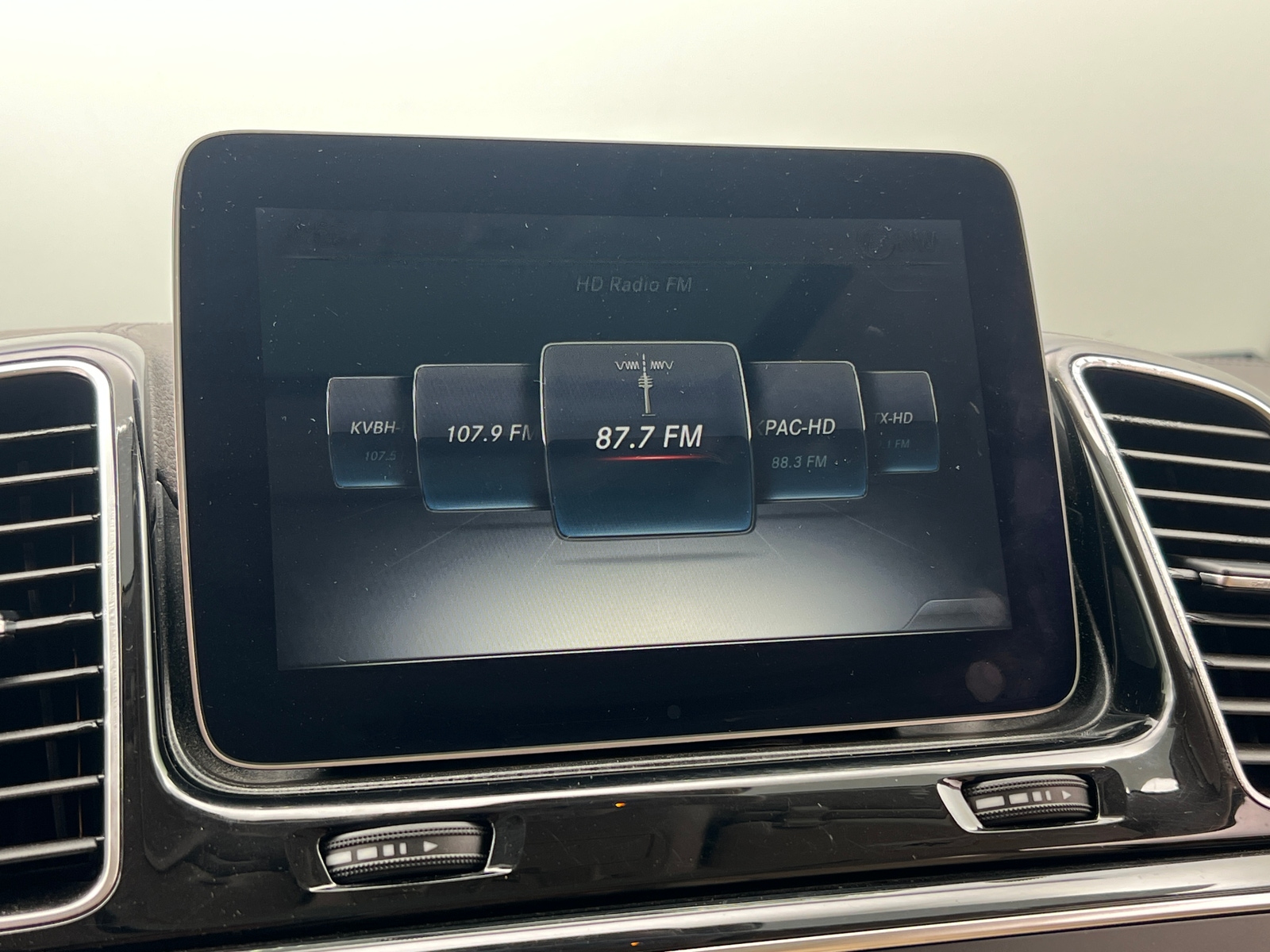 Thumbnail: 2017 Mercedes-Benz GLS - 3