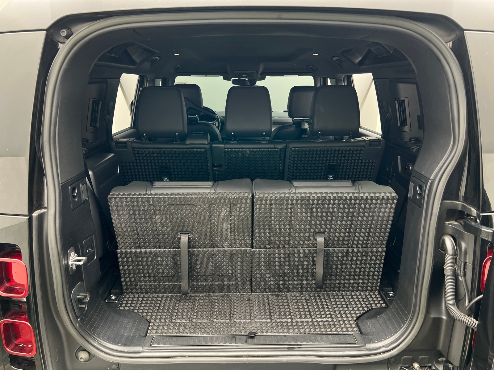 Thumbnail: 2023 Land Rover Defender - 6