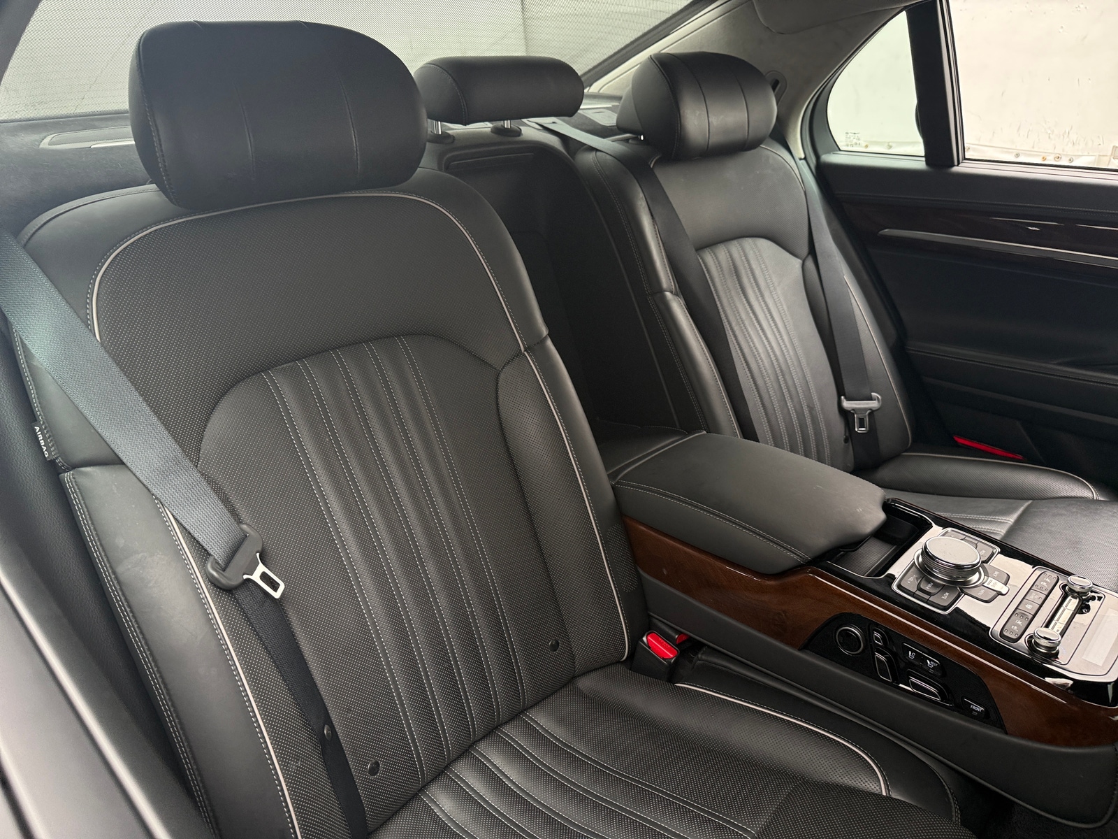 Thumbnail: 2019 Genesis G90 - 5