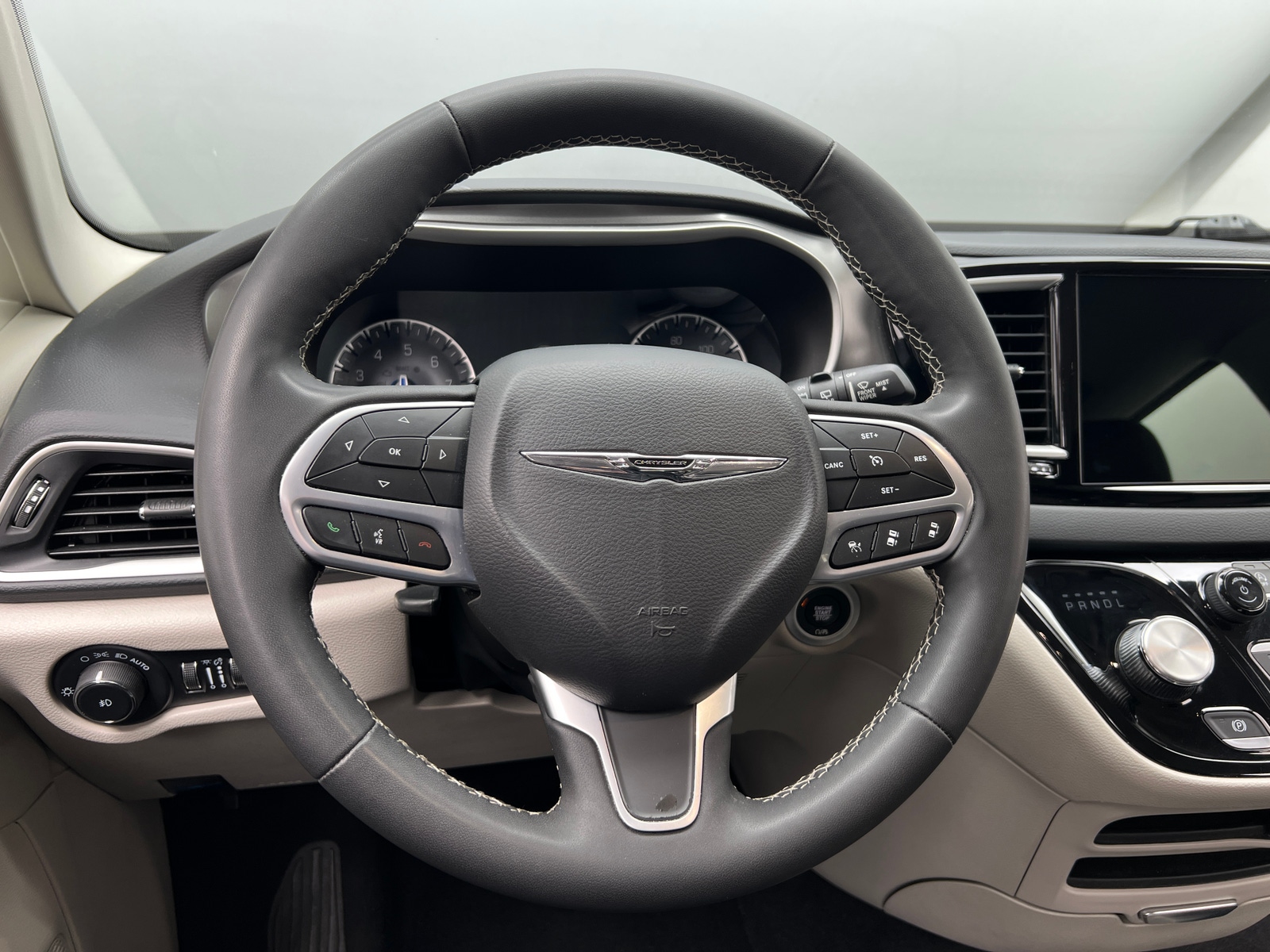 Thumbnail: 2023 Chrysler Pacifica - 4