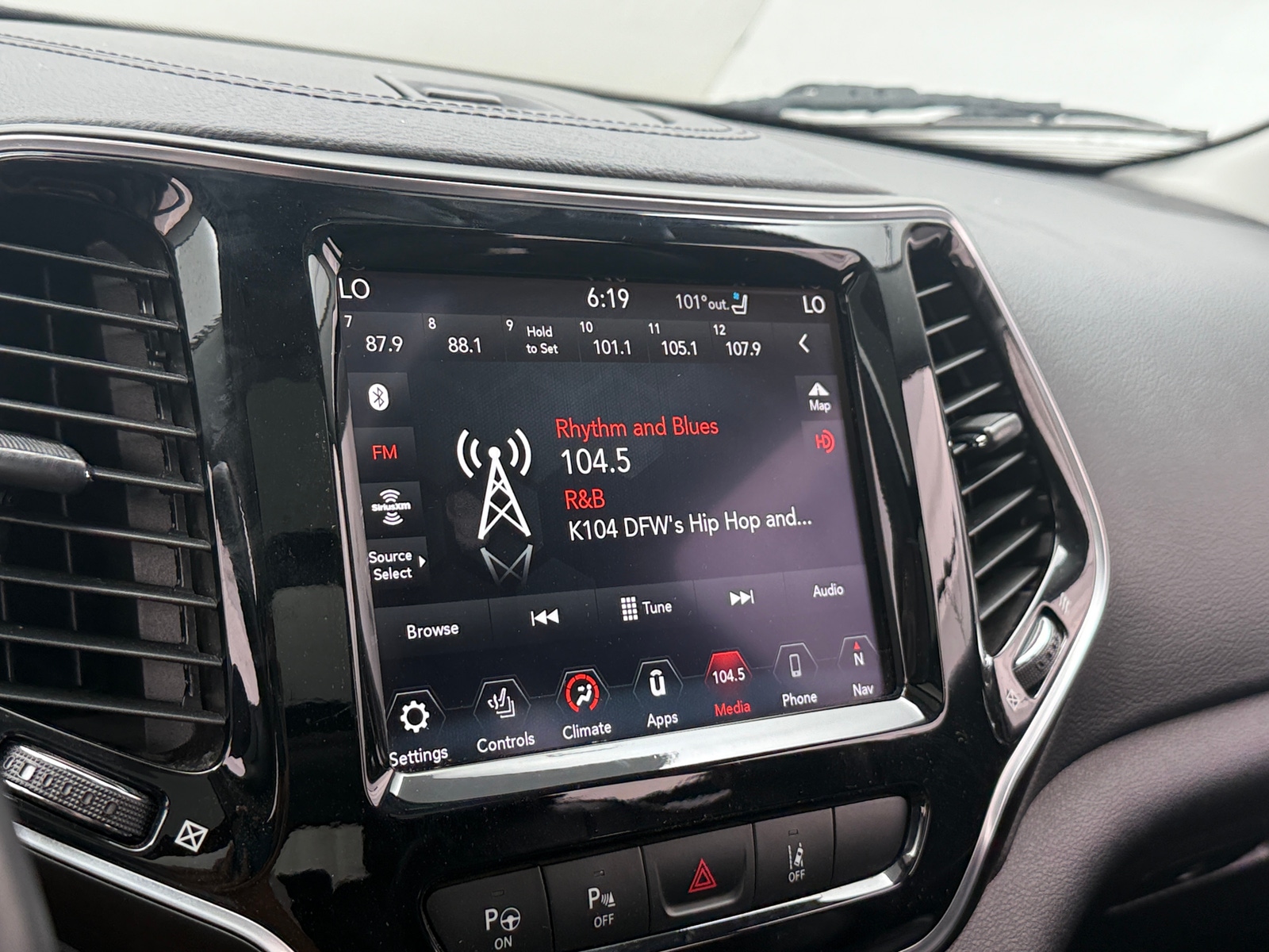 Thumbnail: 2019 Jeep Cherokee - 3