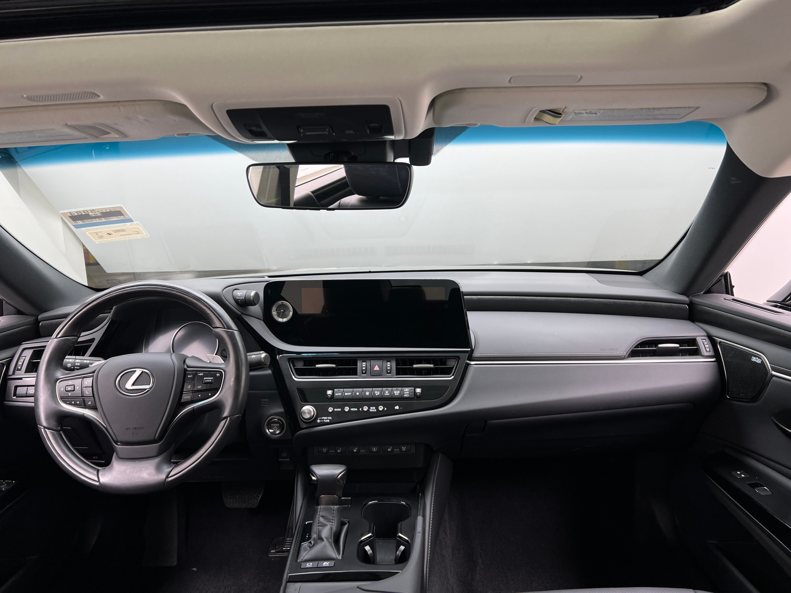 Thumbnail: 2025 Lexus ES - 2