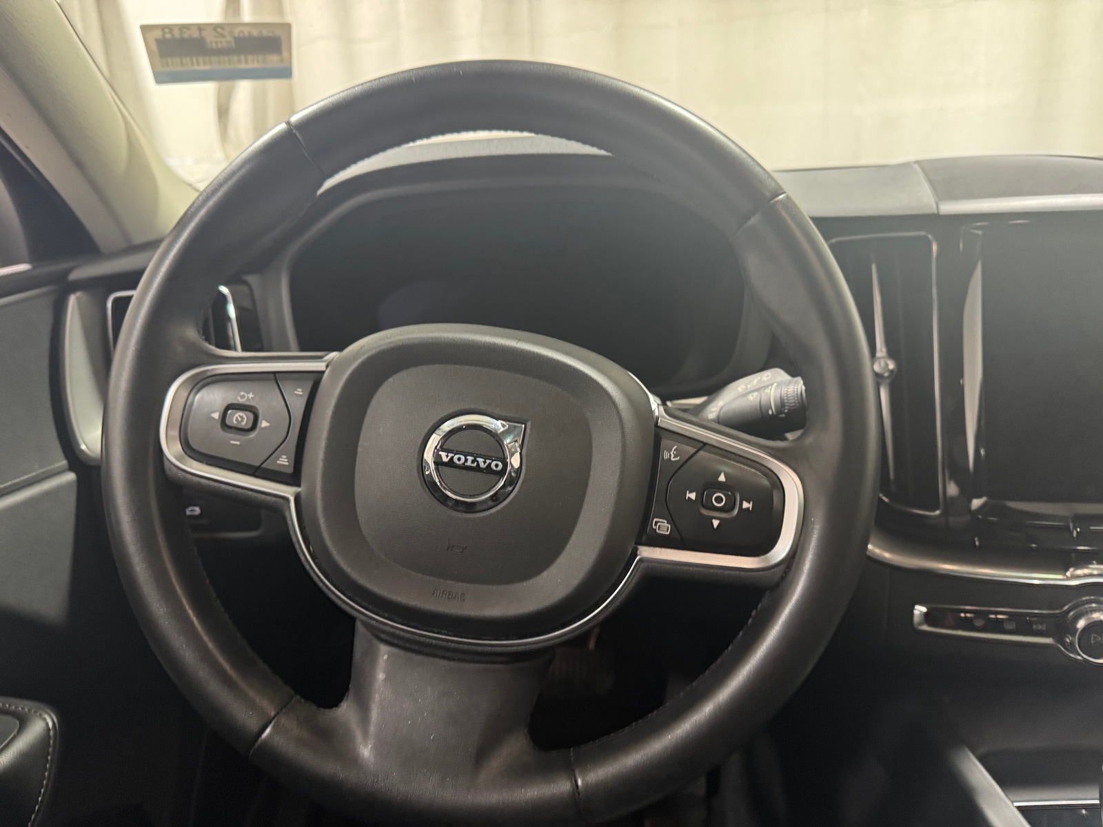 Thumbnail: 2023 Volvo XC60 - 5