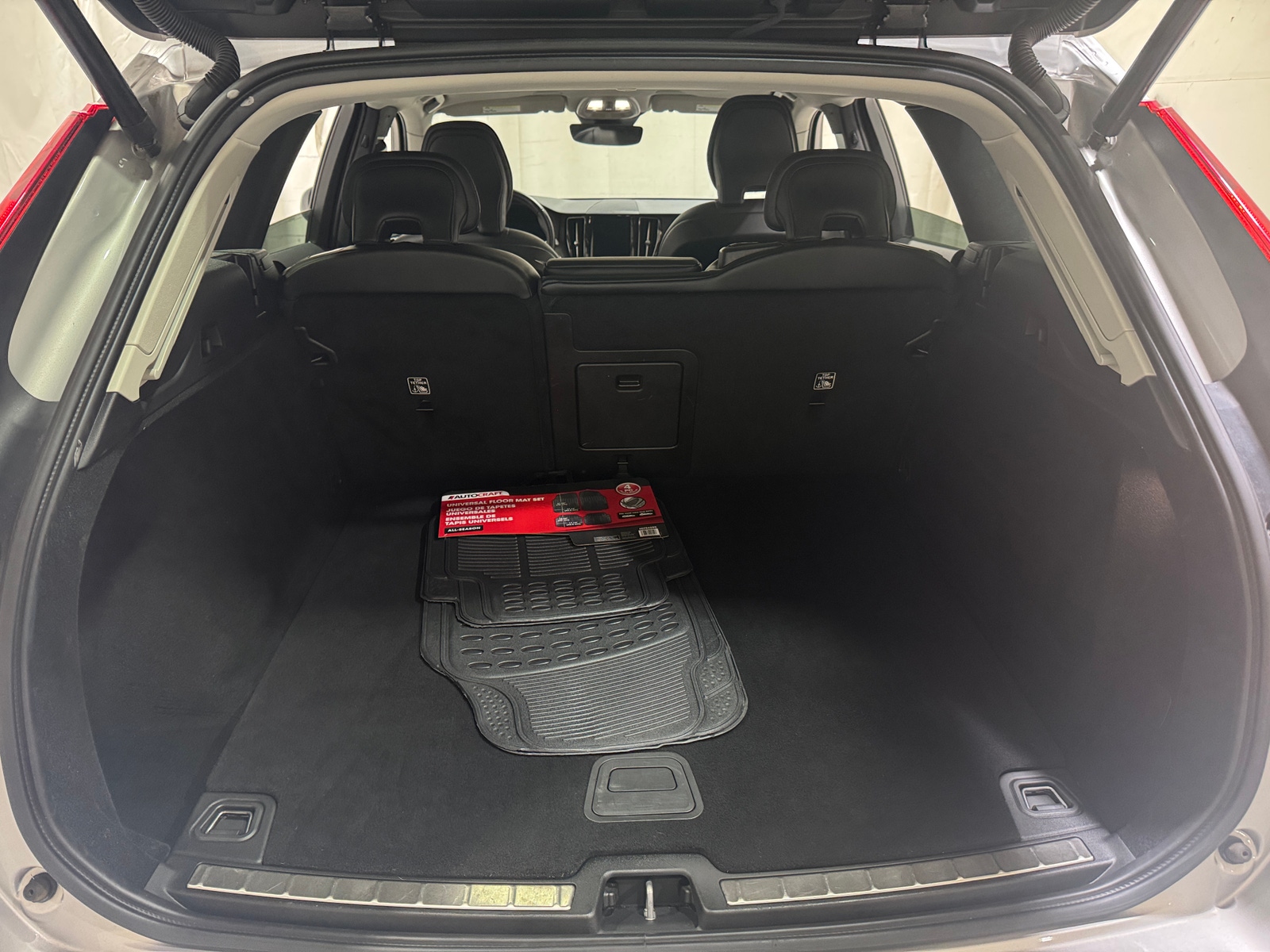 Thumbnail: 2023 Volvo XC60 - 7