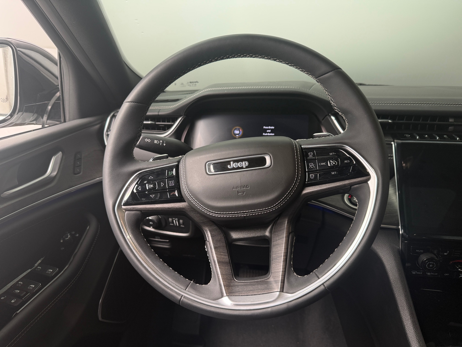 Thumbnail: 2023 Jeep Grand Cherokee L - 4