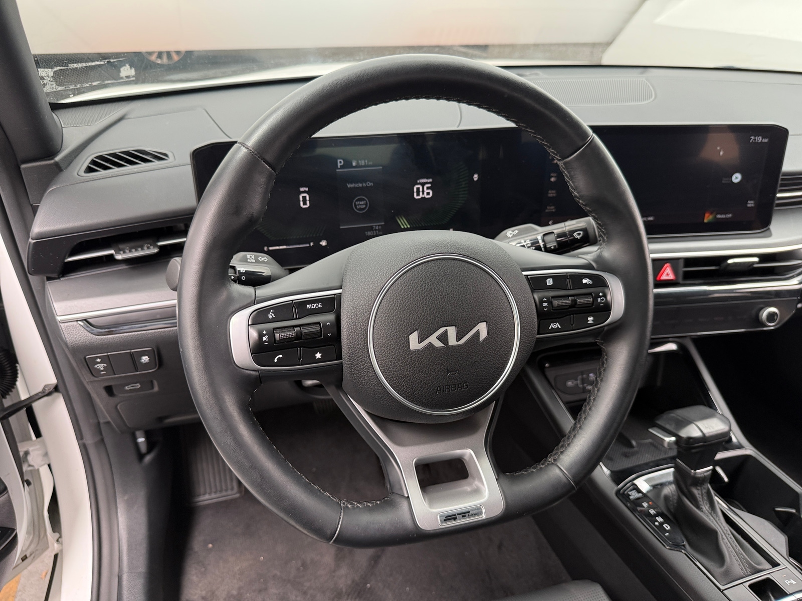 Thumbnail: 2025 Kia K5 - 4