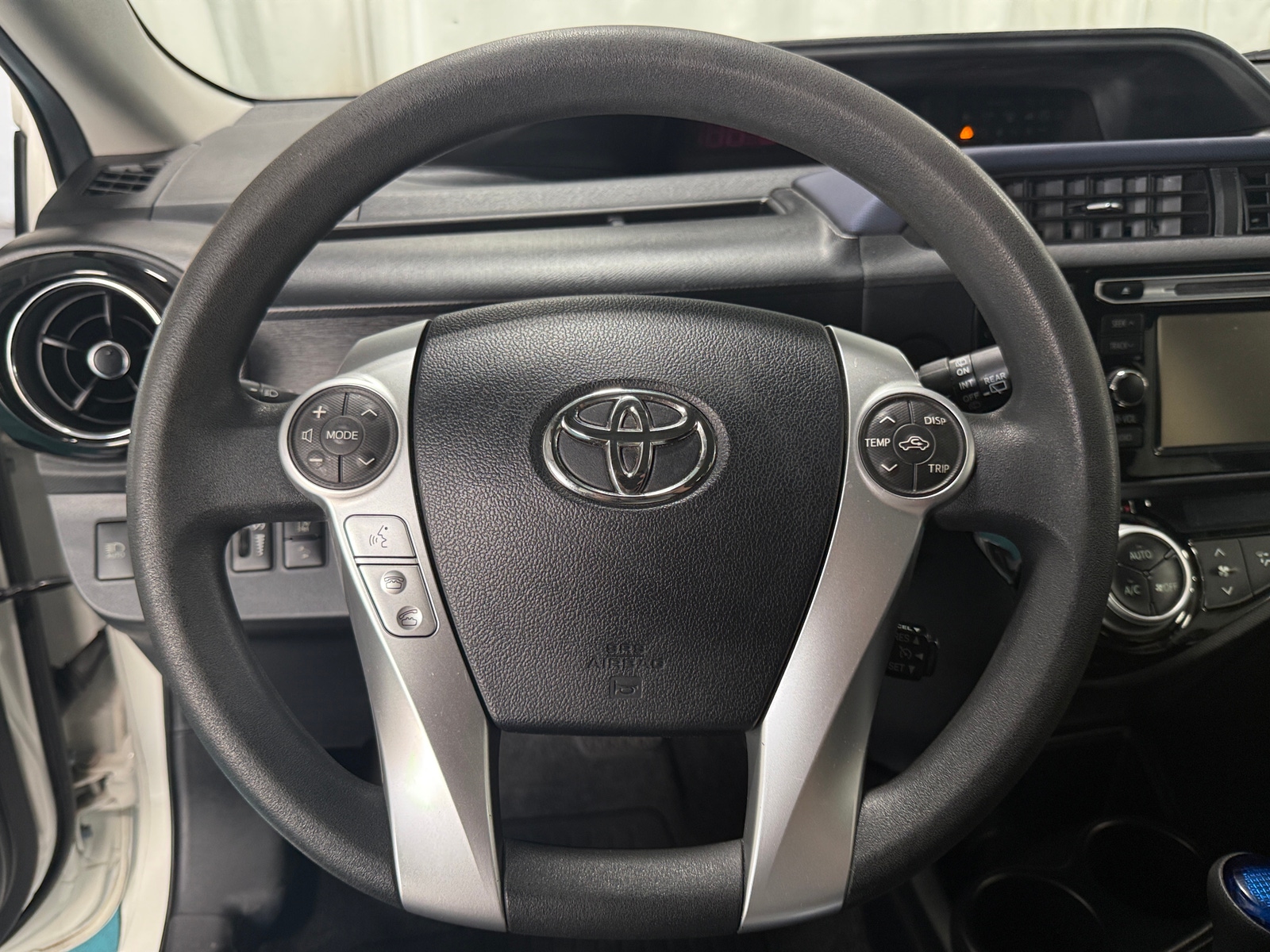 Thumbnail: 2017 Toyota Prius c - 5