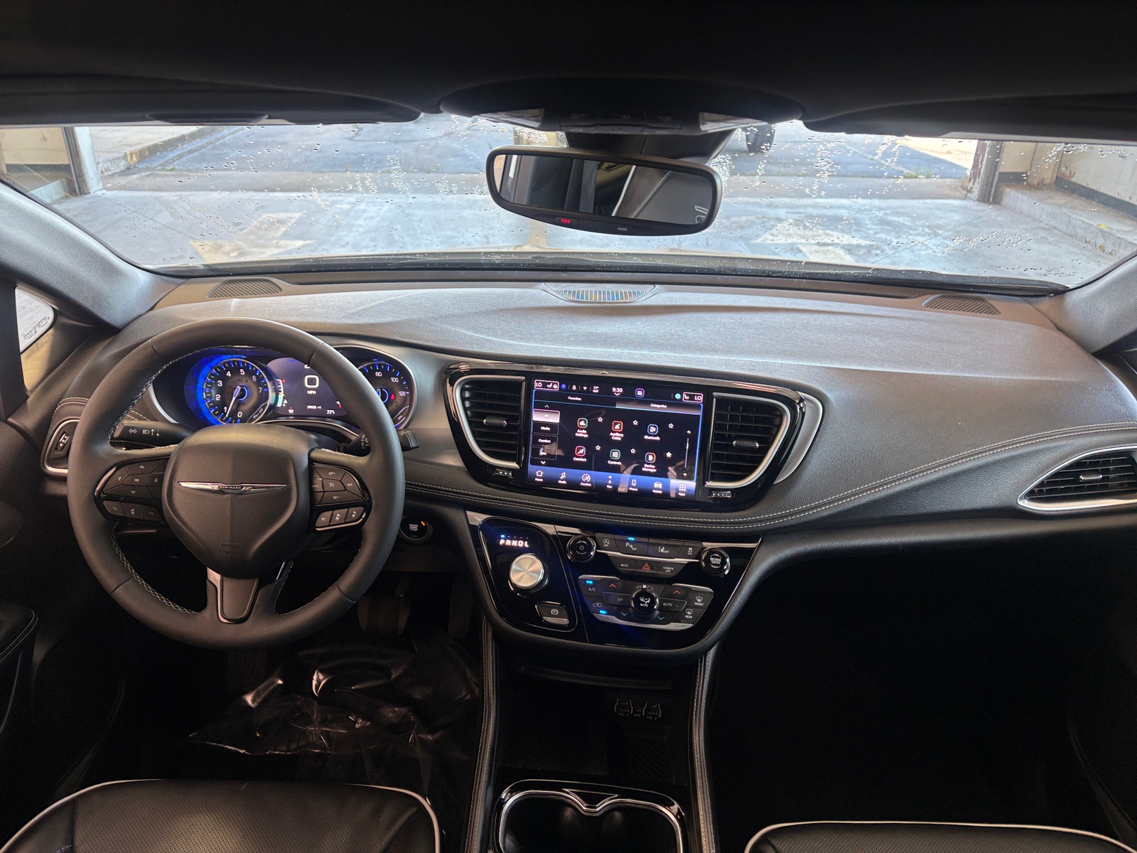 Thumbnail: 2025 Chrysler Pacifica - 3