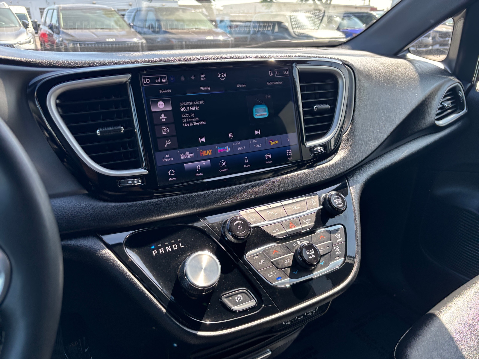 Thumbnail: 2025 Chrysler Pacifica - 4