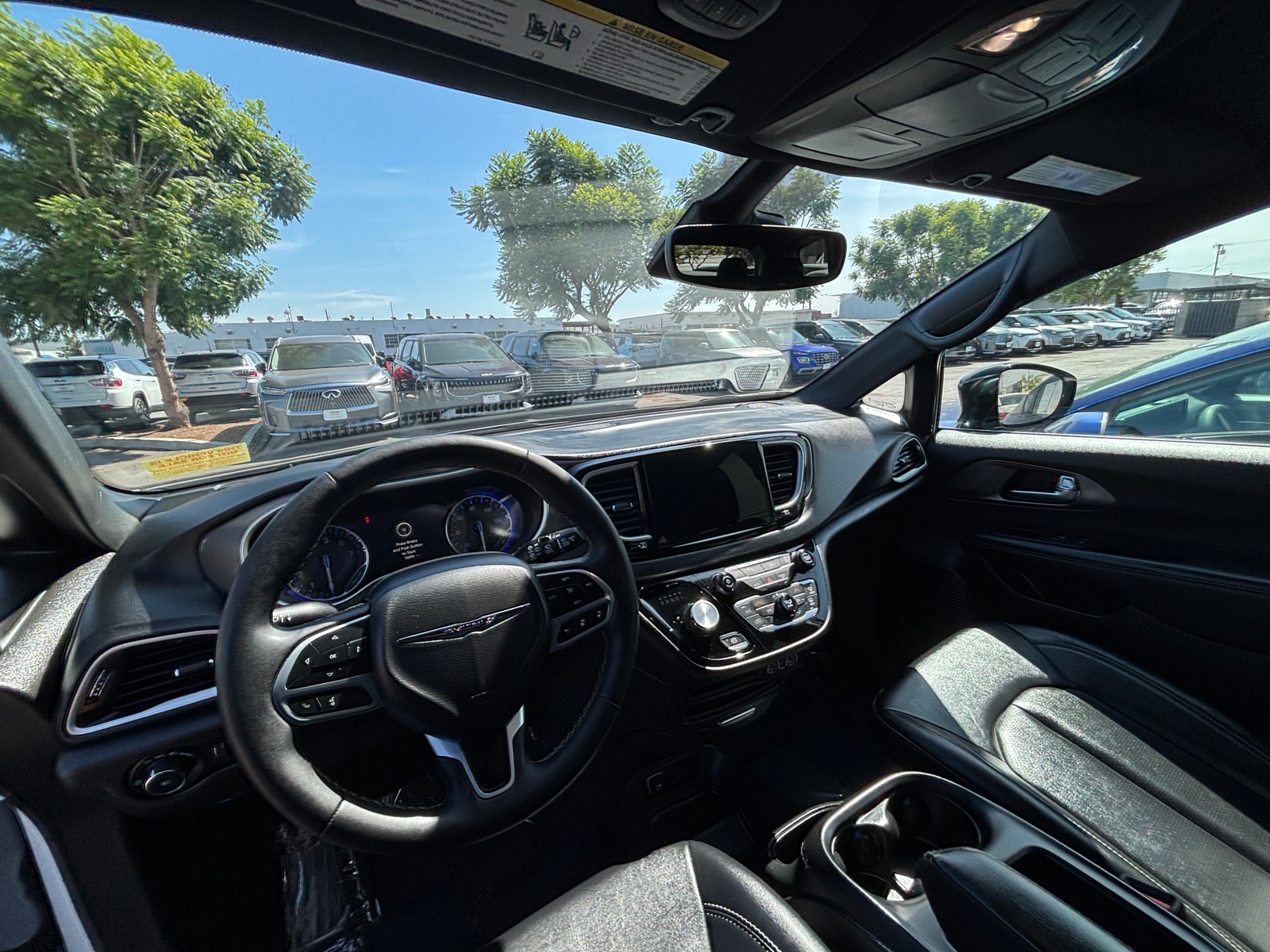 Thumbnail: 2025 Chrysler Pacifica - 3