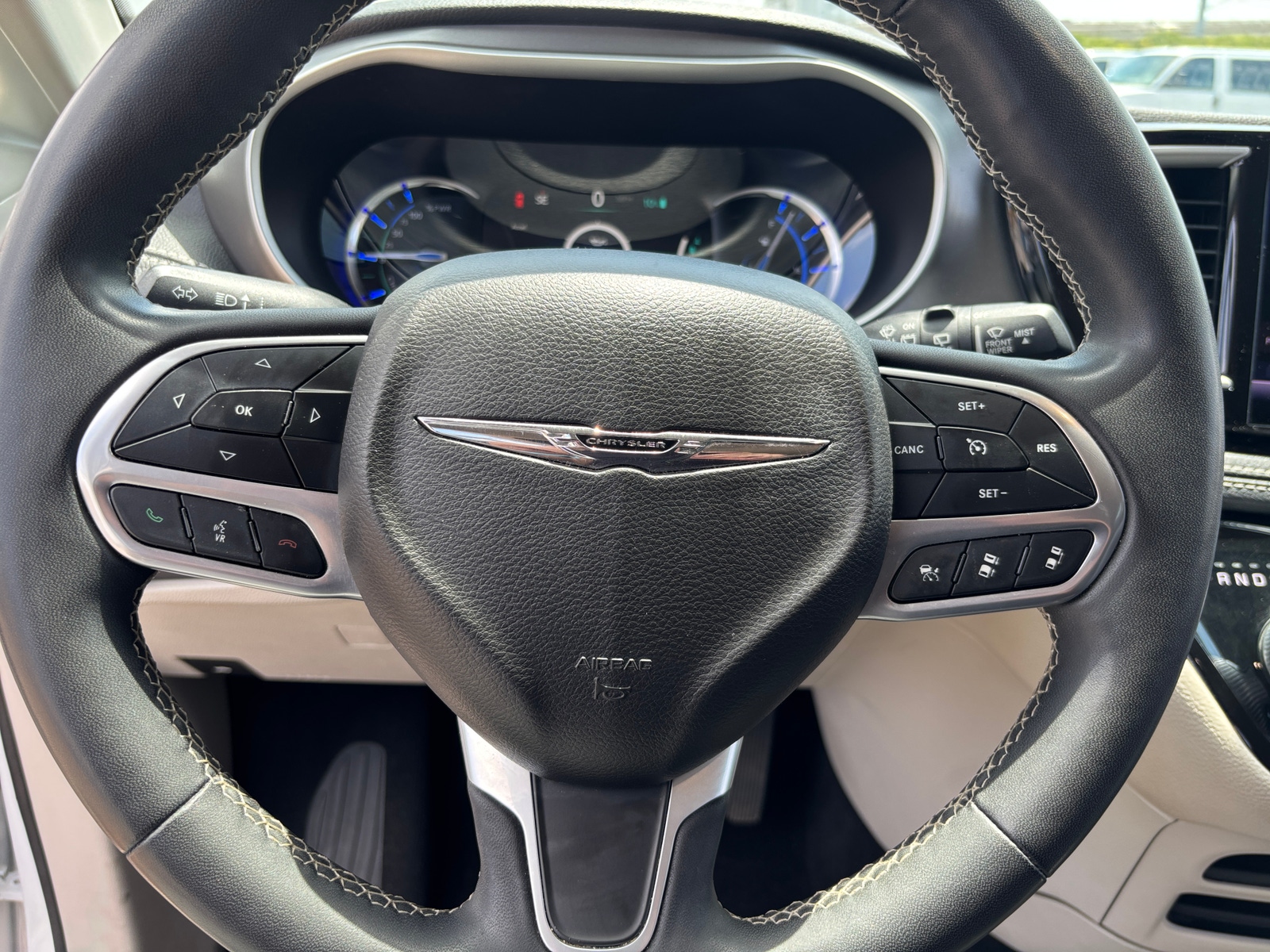 Thumbnail: 2022 Chrysler Pacifica - 5