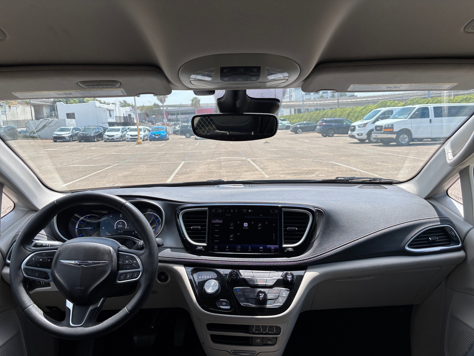Thumbnail: 2022 Chrysler Pacifica - 3