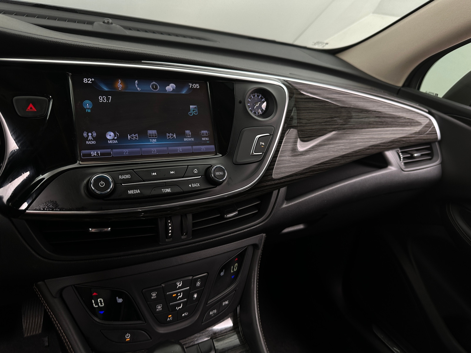 Thumbnail: 2018 Buick Envision - 3