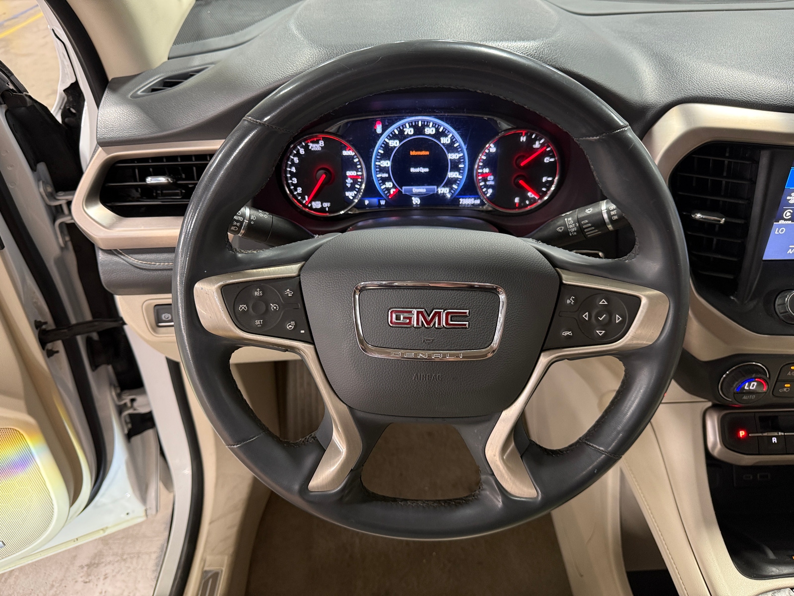 Thumbnail: 2023 GMC Acadia - 4